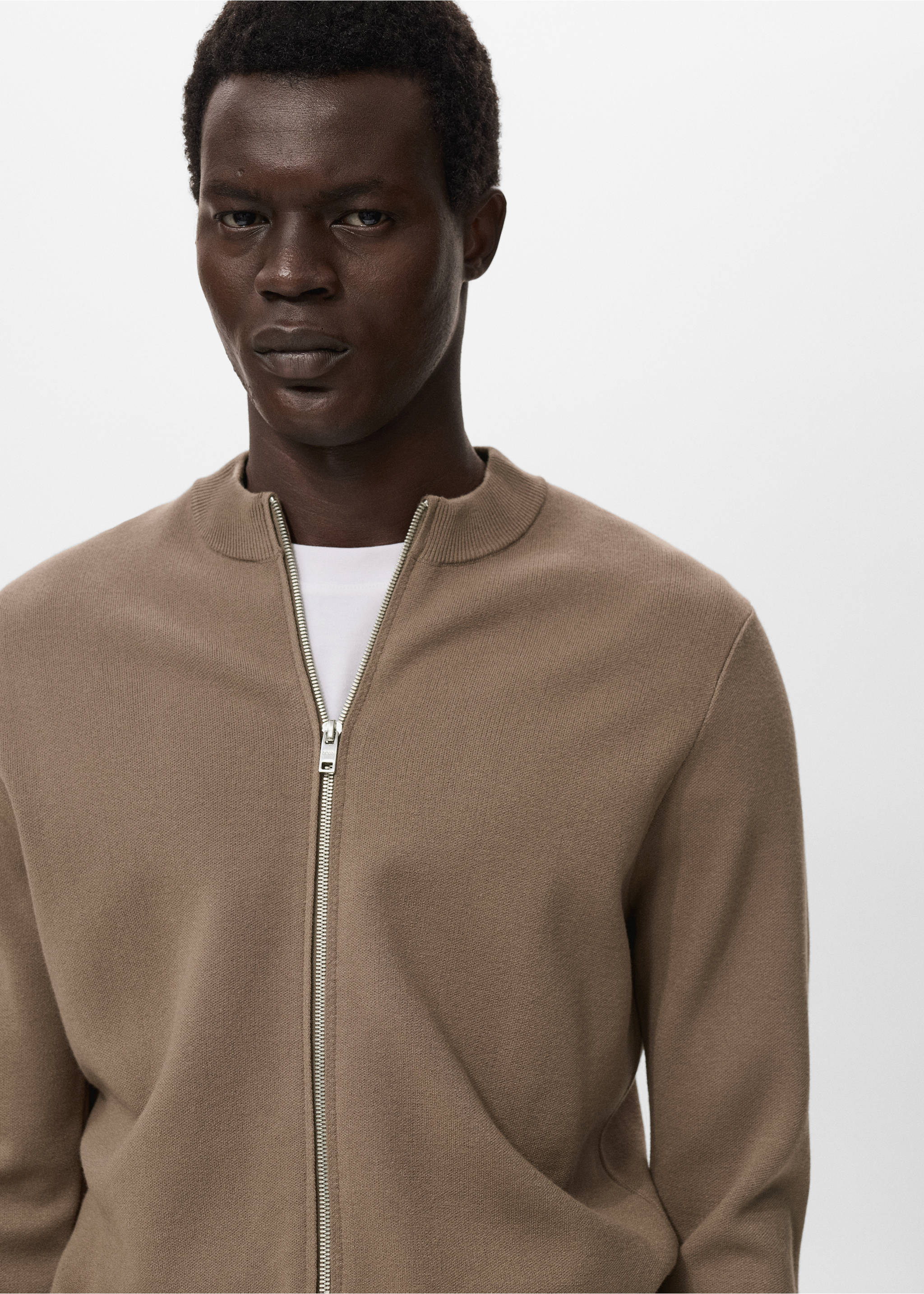 Zipped knit cardigan - Details of the article 1, Medium Brown. Ref: 17095970-00.
