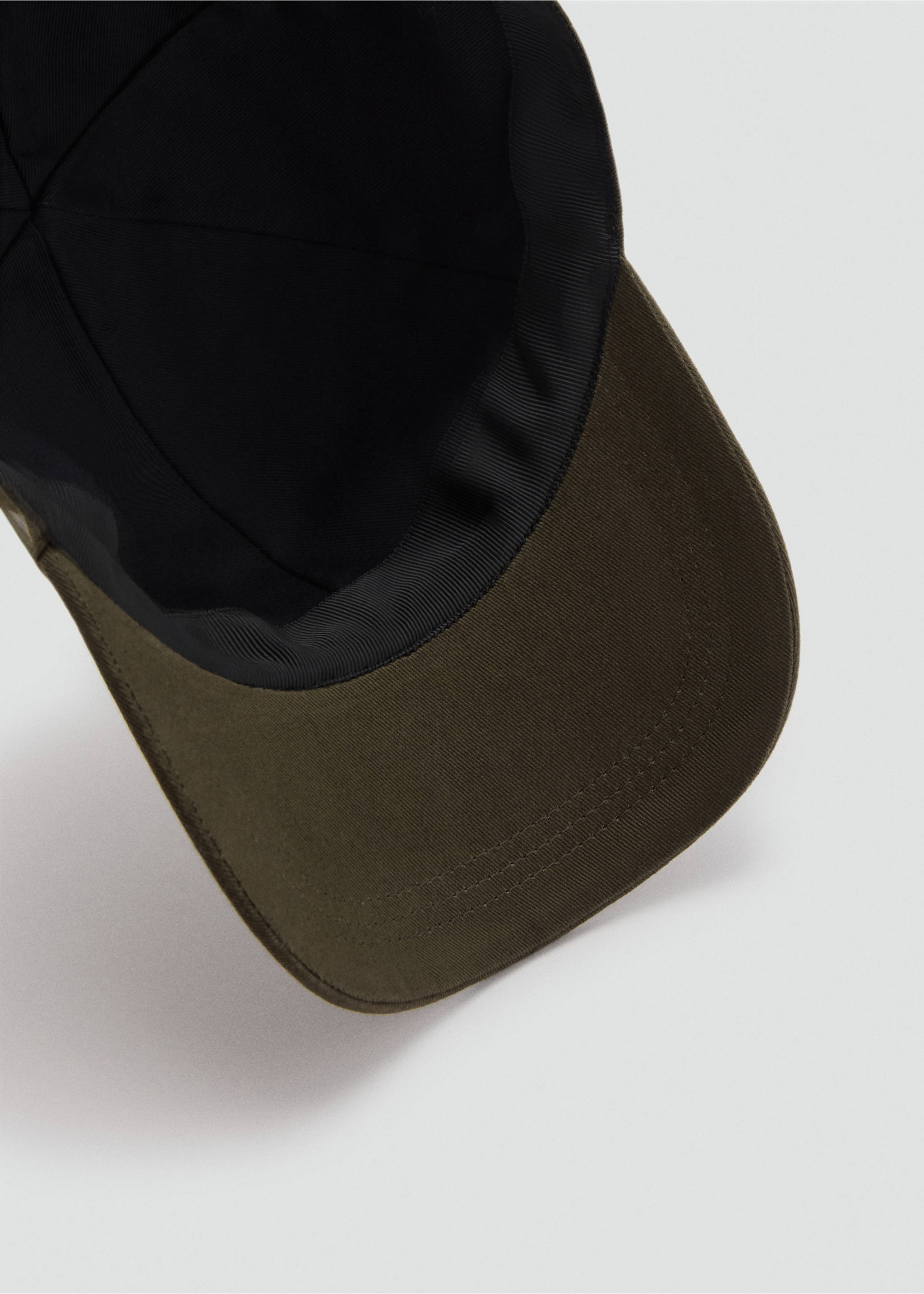 Cotton visor cap - Details of the article 2, Khaki. Ref: 17095973-00.