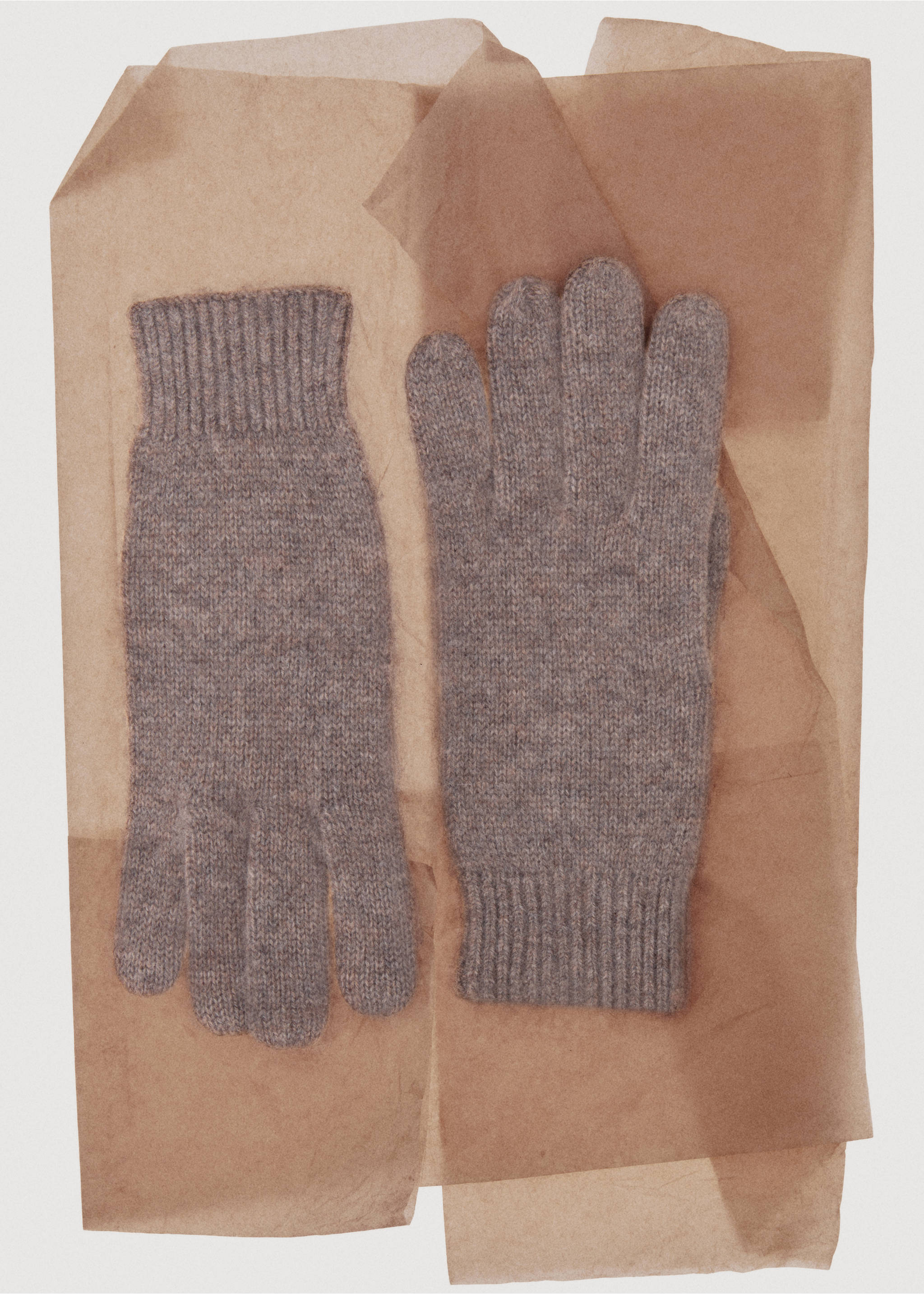 100% Cashmere gloves - Details of the article 7, Medium Brown. Ref: 17095975-00.