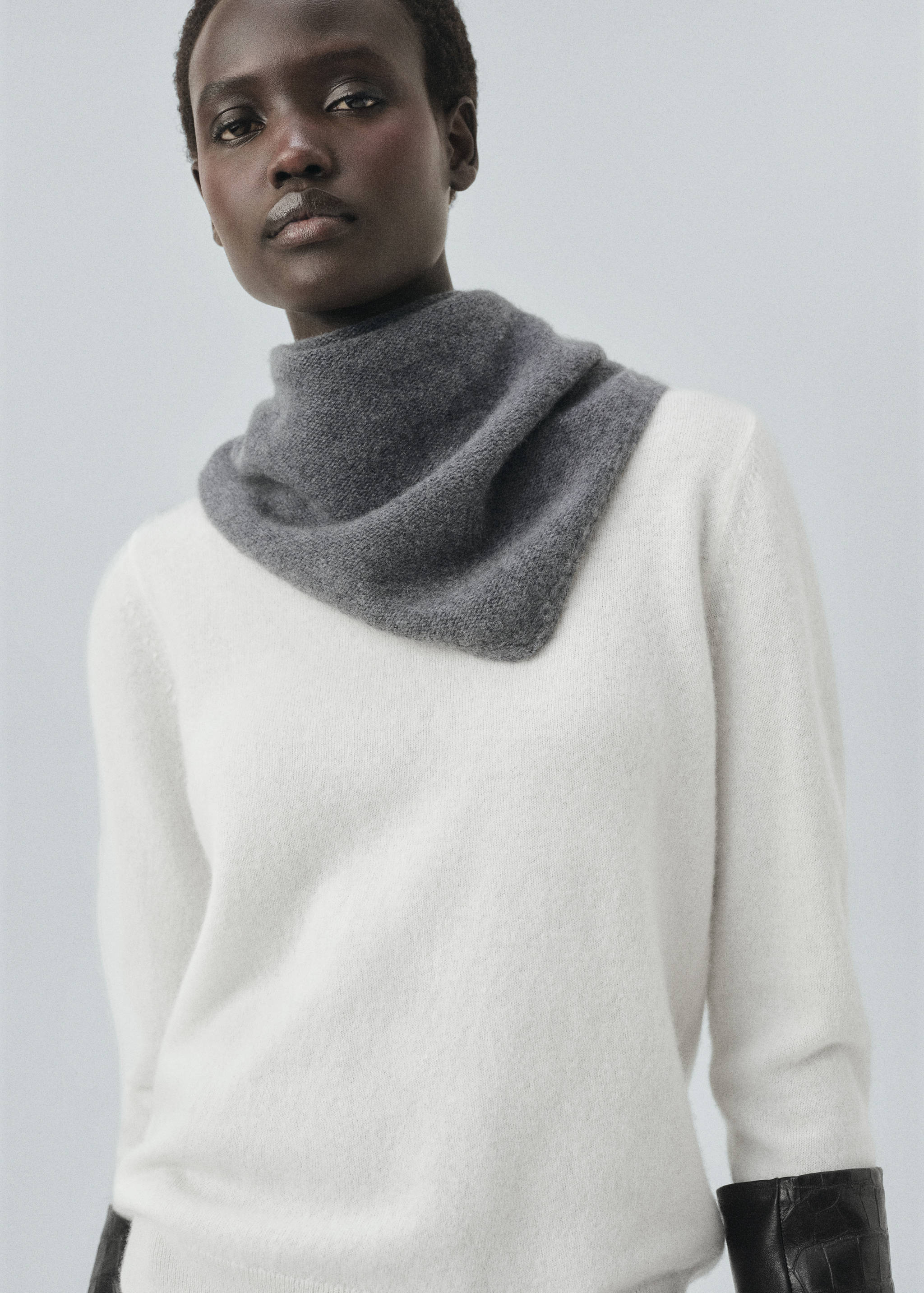 Cashmere-blend knitted shawl - Details of the article 9