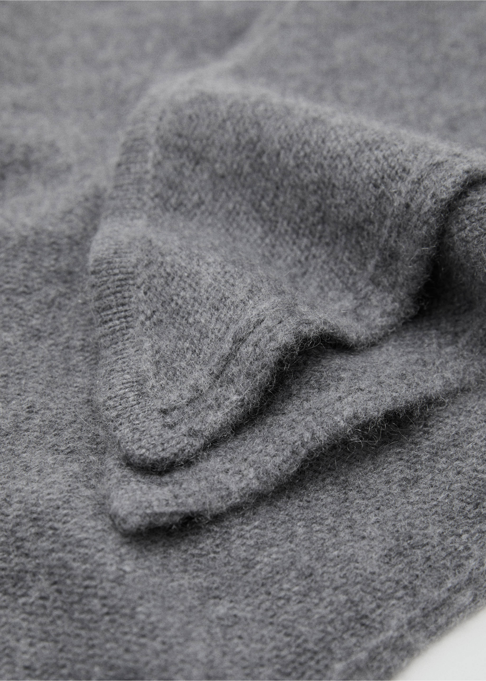 Cashmere-blend knitted shawl - Medium plane, Dark Heather Grey. Ref: 17095983-00.