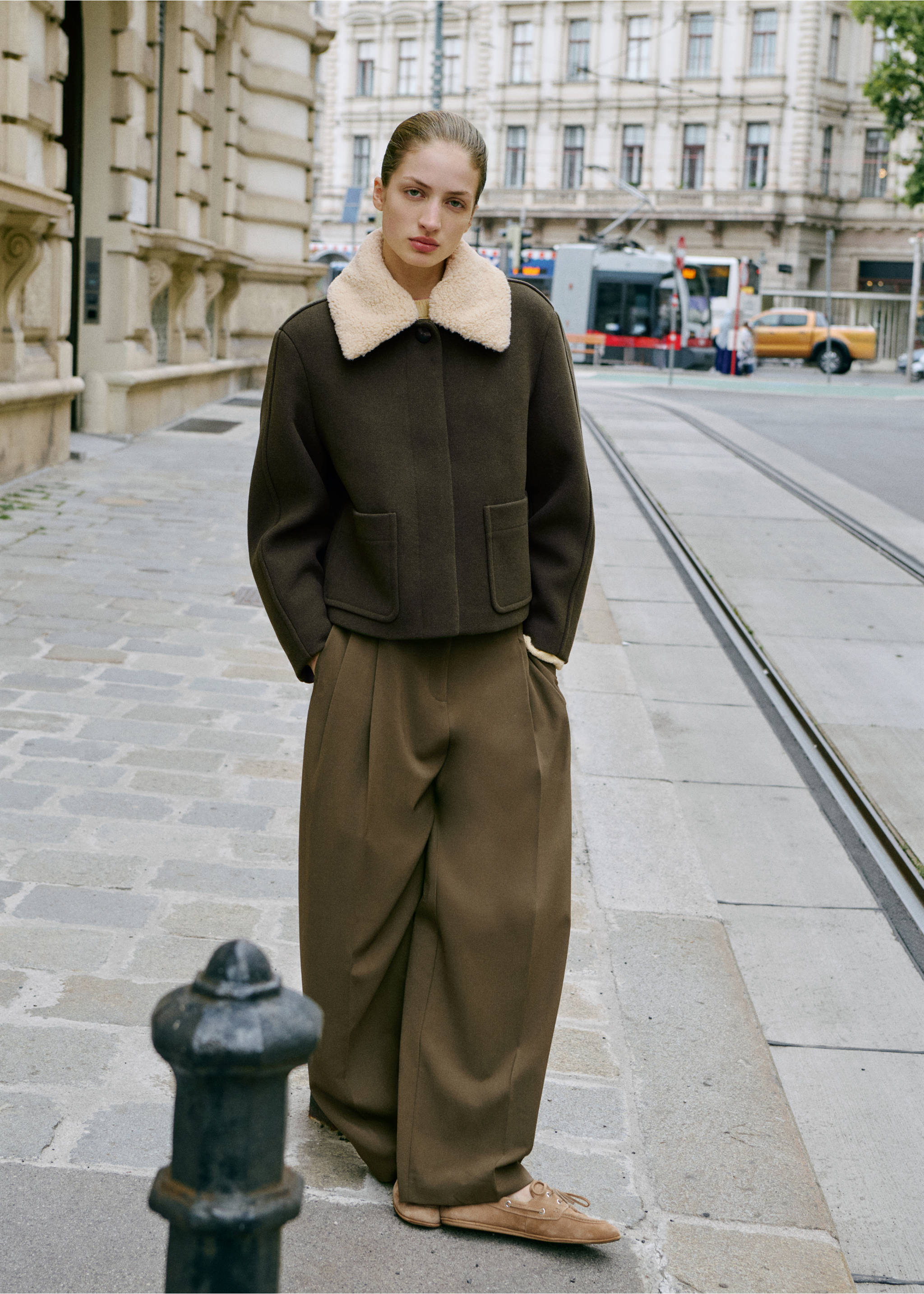 Wide leg mid-rise pleated trousers - General plane, Khaki. Ref: 17095990-00.