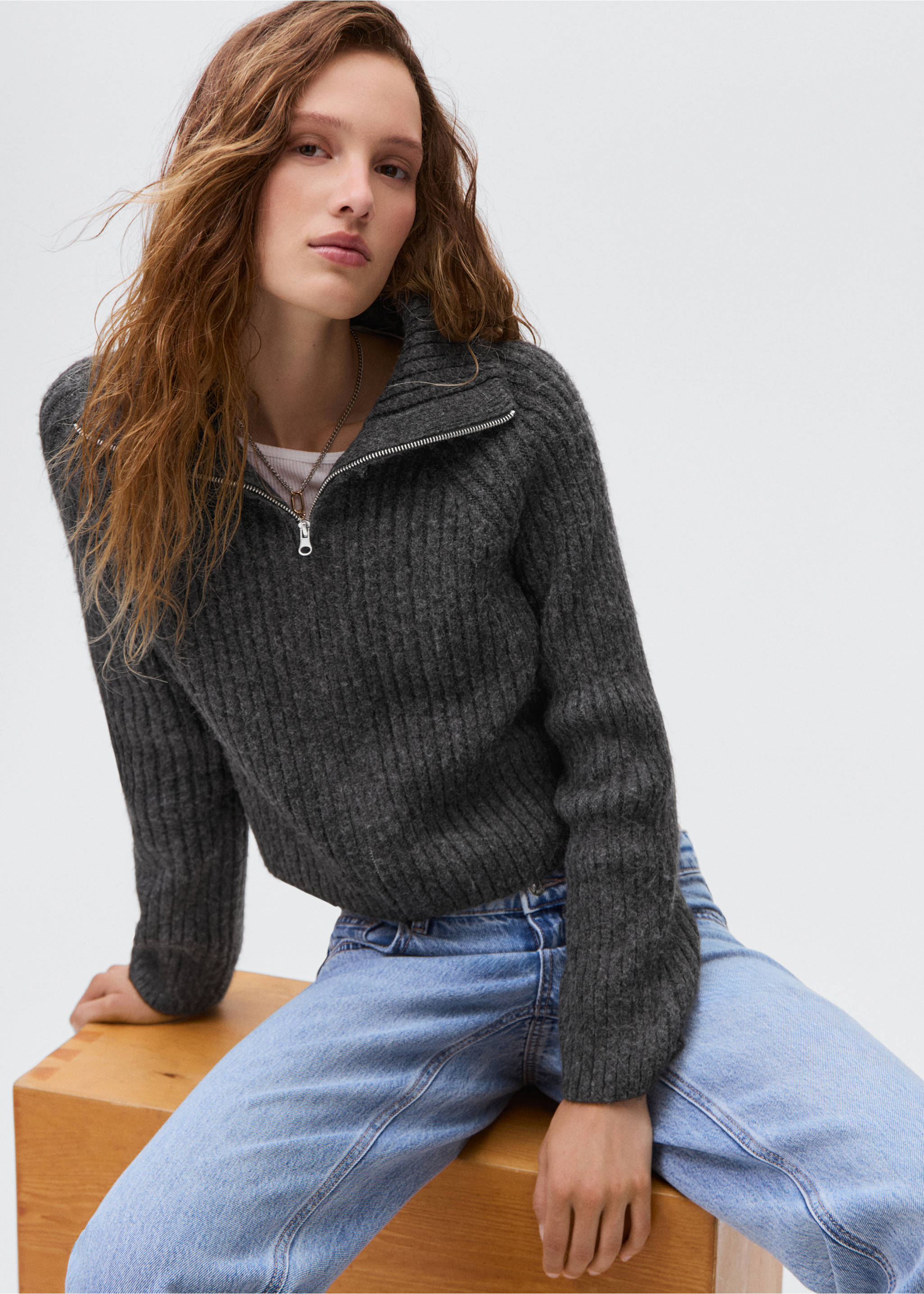 Zipped knit cardigan - Details of the article 2, Dark Heather Grey. Ref: 17096330-00.