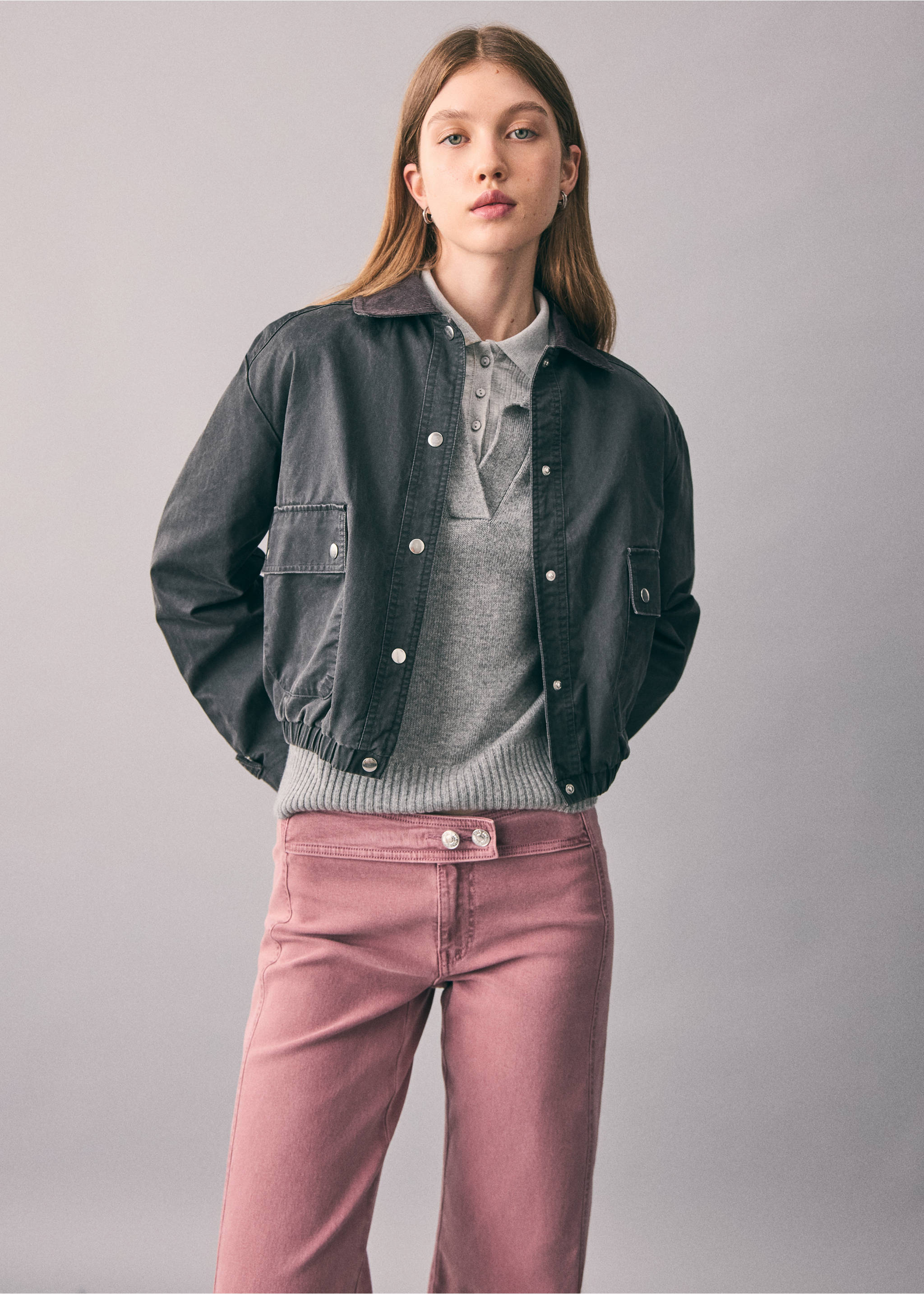 Jean taille basse coupe droite - Plan moyen, Rose. Ref: 17096340-00.