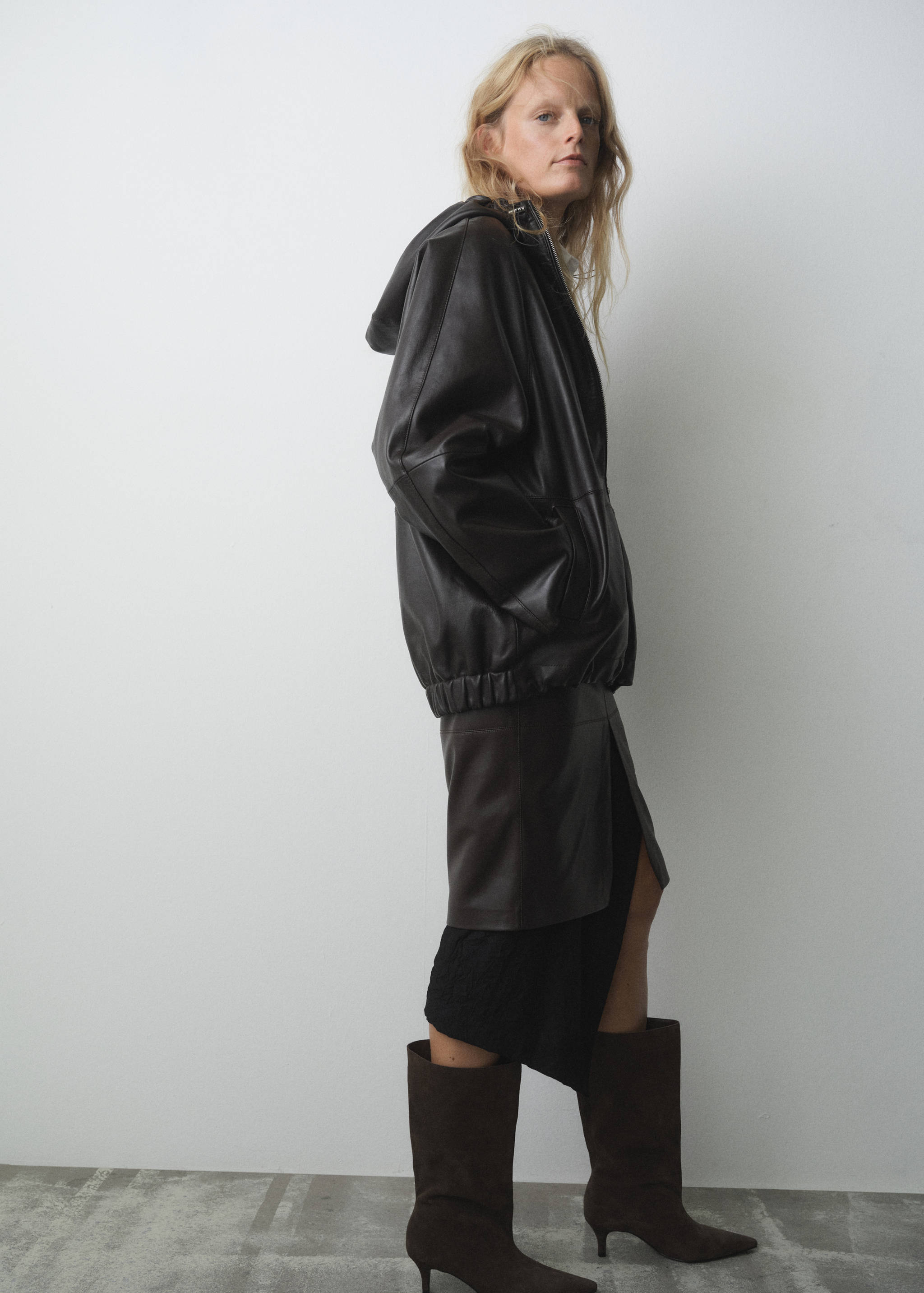 Kitten-Heel-Stiefelette aus Rauleder - Allgemeine Ansicht