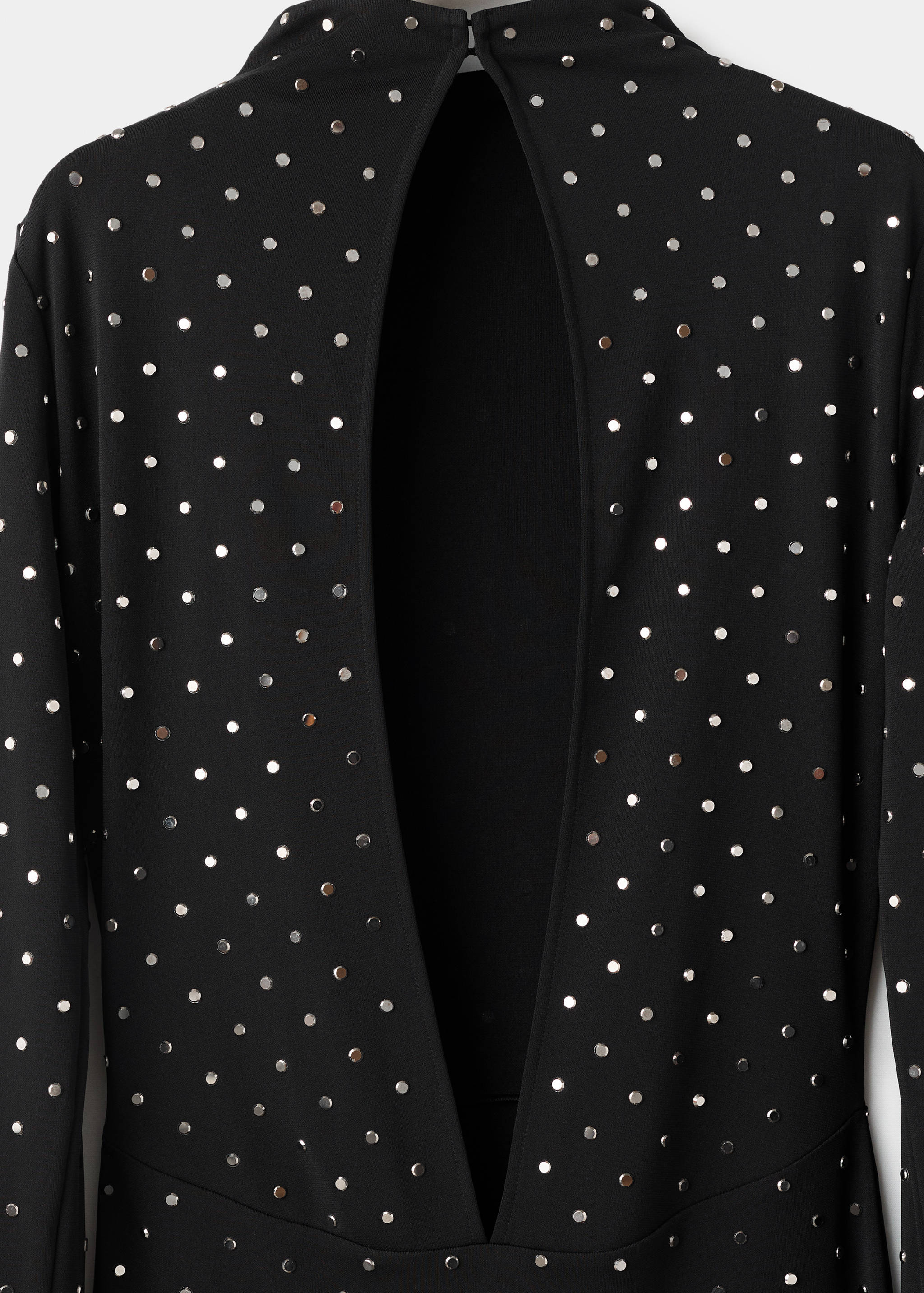 Kleid mit offenem Rücken und Kristallen - Detail des Artikels 8