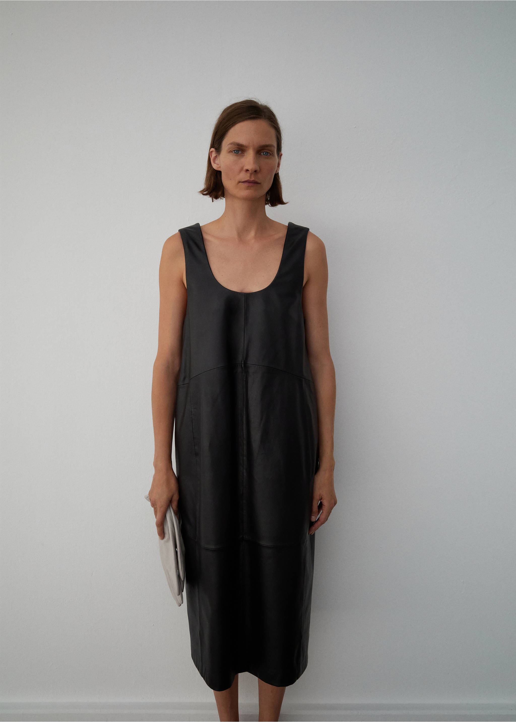 Black sleeveless leather midi dress with a round neck., Black. Ref: 17096357-00.