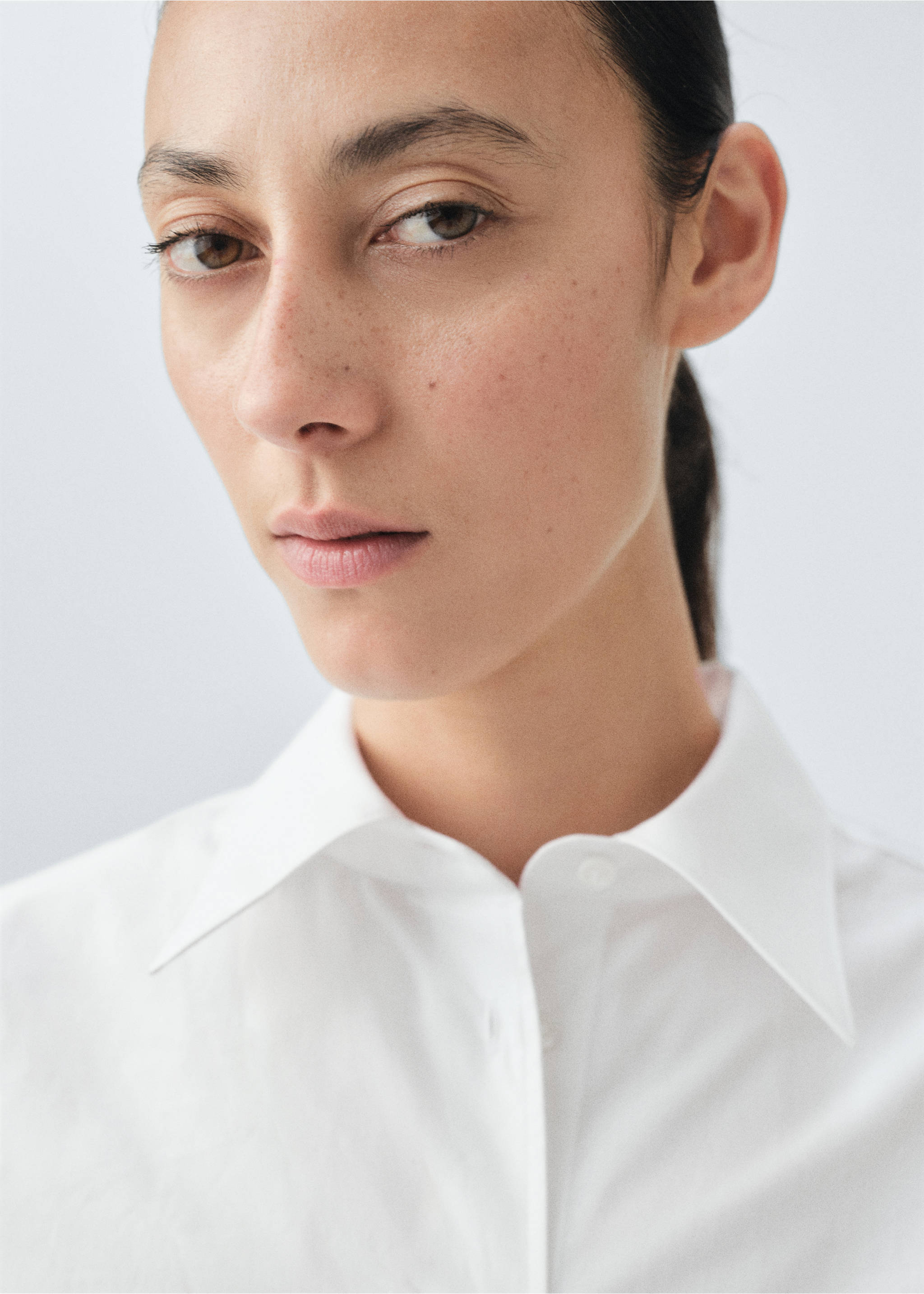 Oversize poplin shirt - Details of the article 1, White. Ref: 17096359-00.
