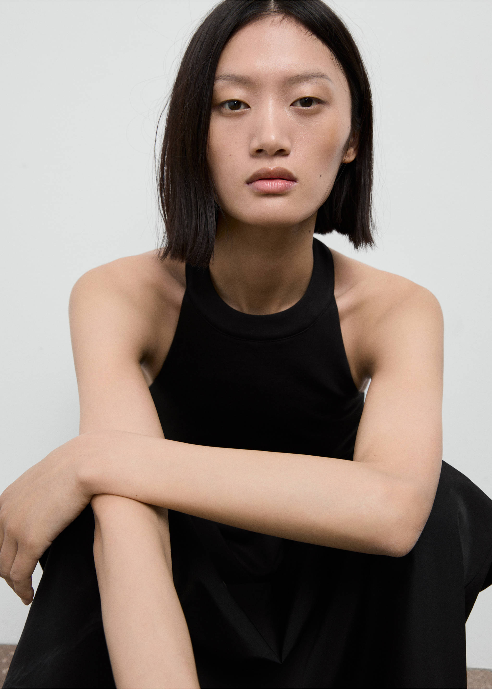 Halter top with low-cut back - Details of the article 1, Black. Ref: 17096730-00.