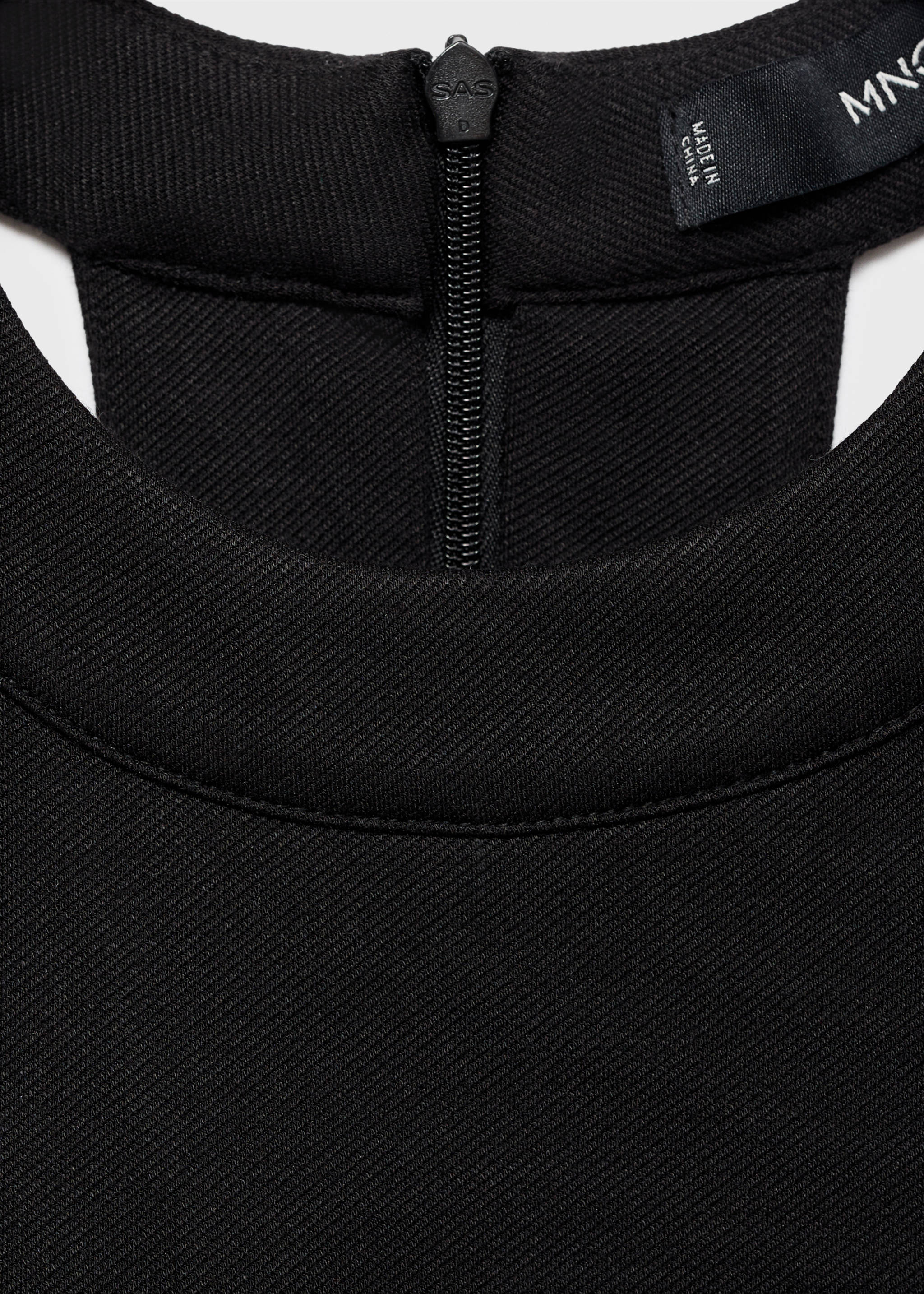 Halter top with low-cut back - Details of the article 8, Black. Ref: 17096730-00.