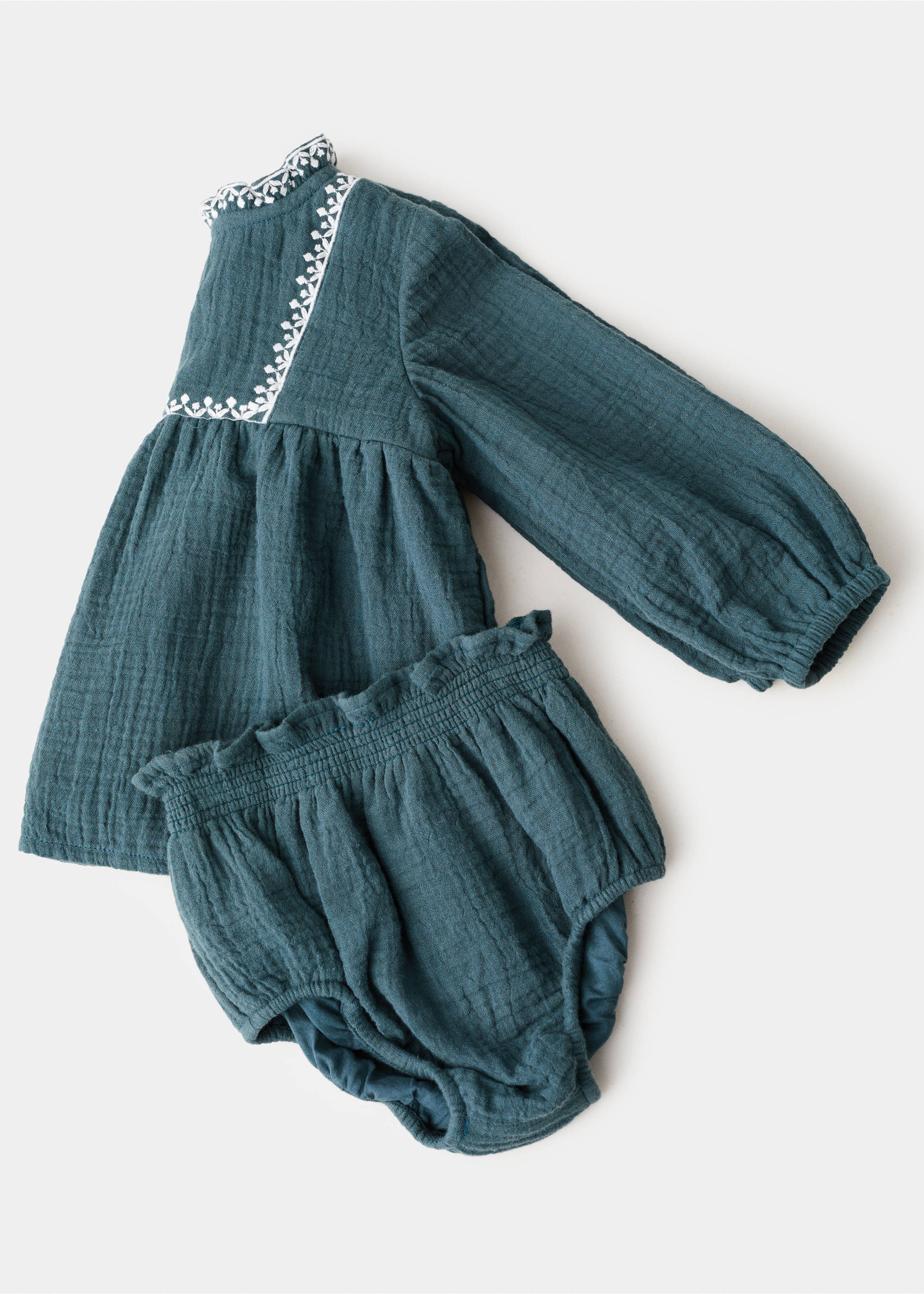 Dress and frog with embroidered details - Details of the article 0, Dark Green. Ref: 17096737-00.