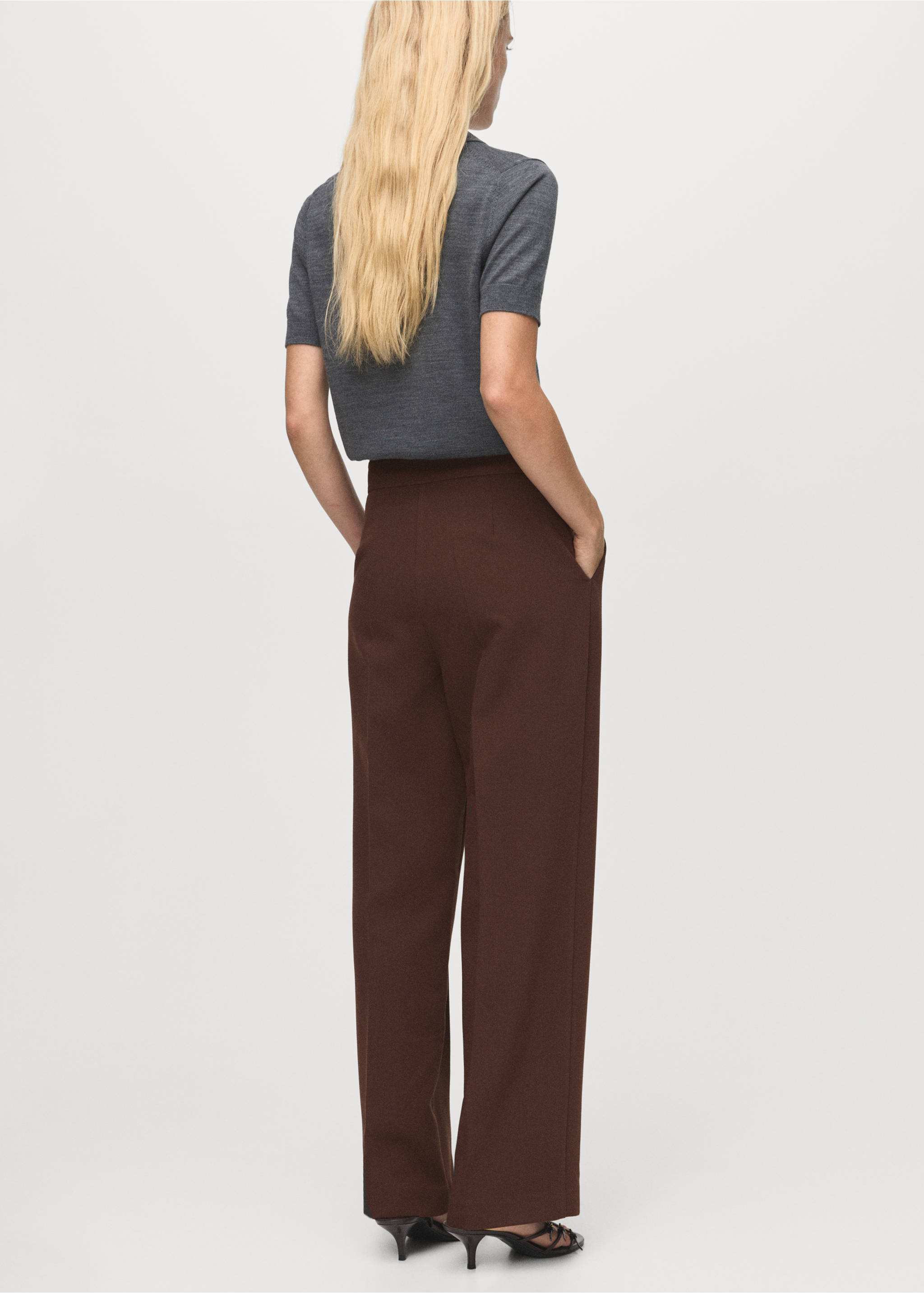 High-waist straight trousers - Reverse of the article, Chocolate. Ref: 17096743-00.