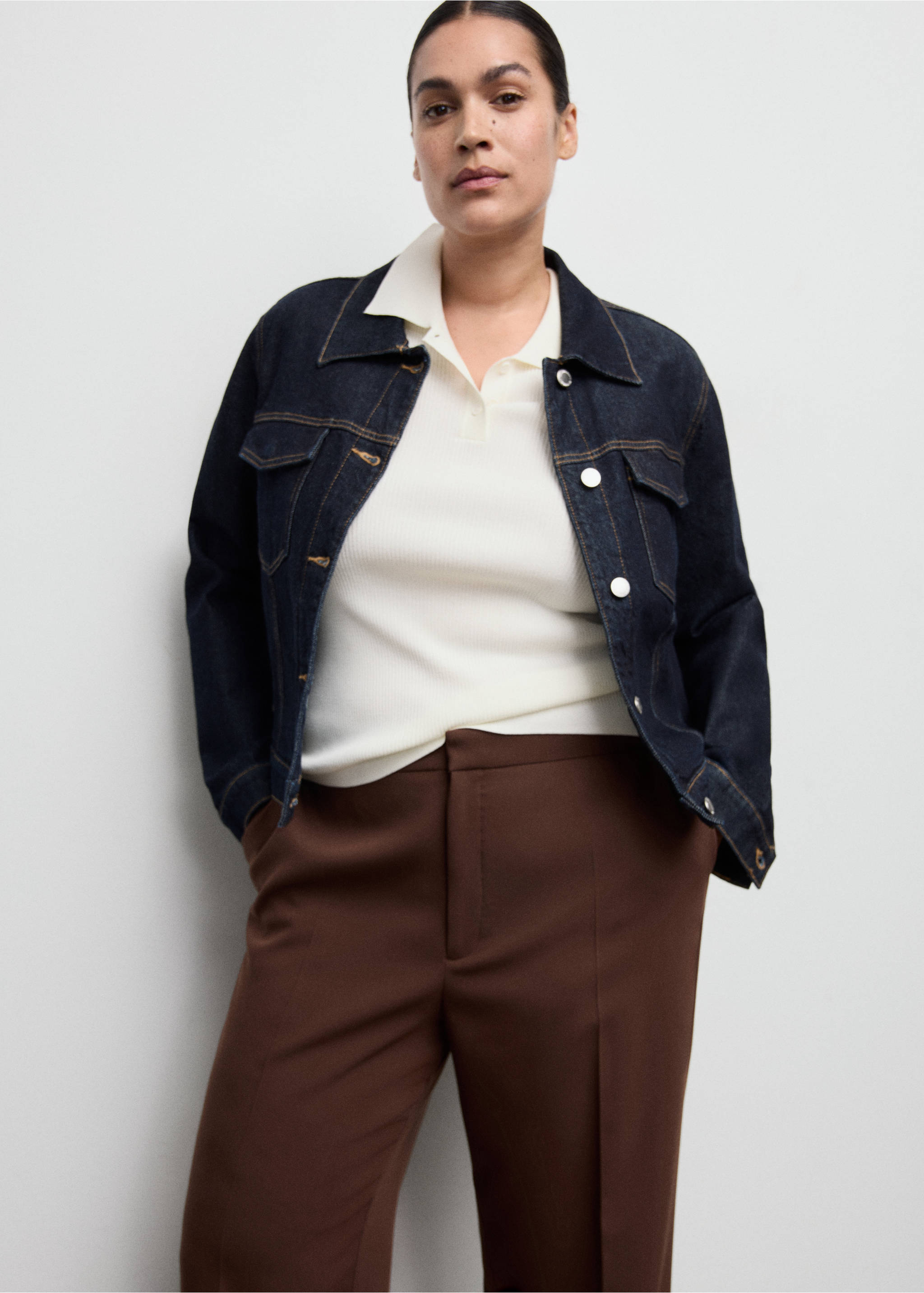 High-waist straight trousers - Details of the article 5, Chocolate. Ref: 17096743-00.