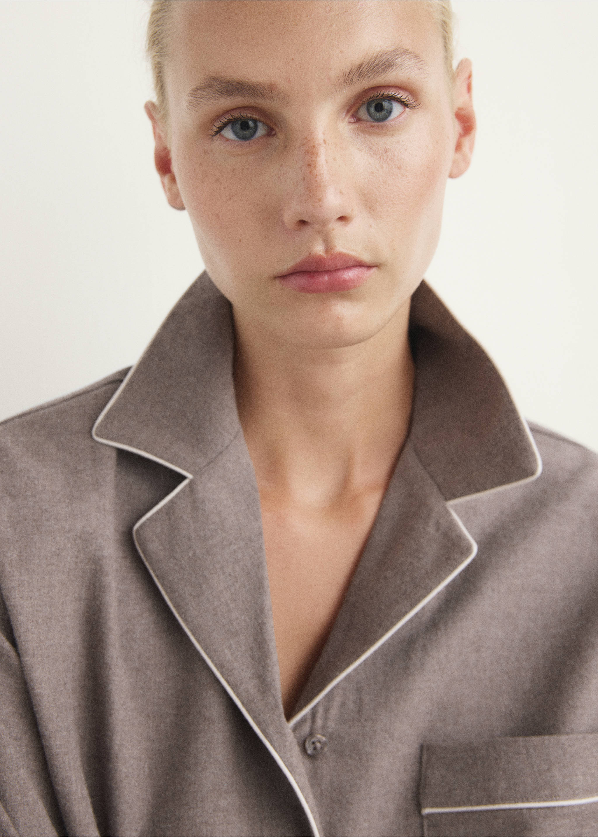 Cotton flannel shirt with contrasting piping - Details of the article 1, Medium Brown. Ref: 17097127-00.