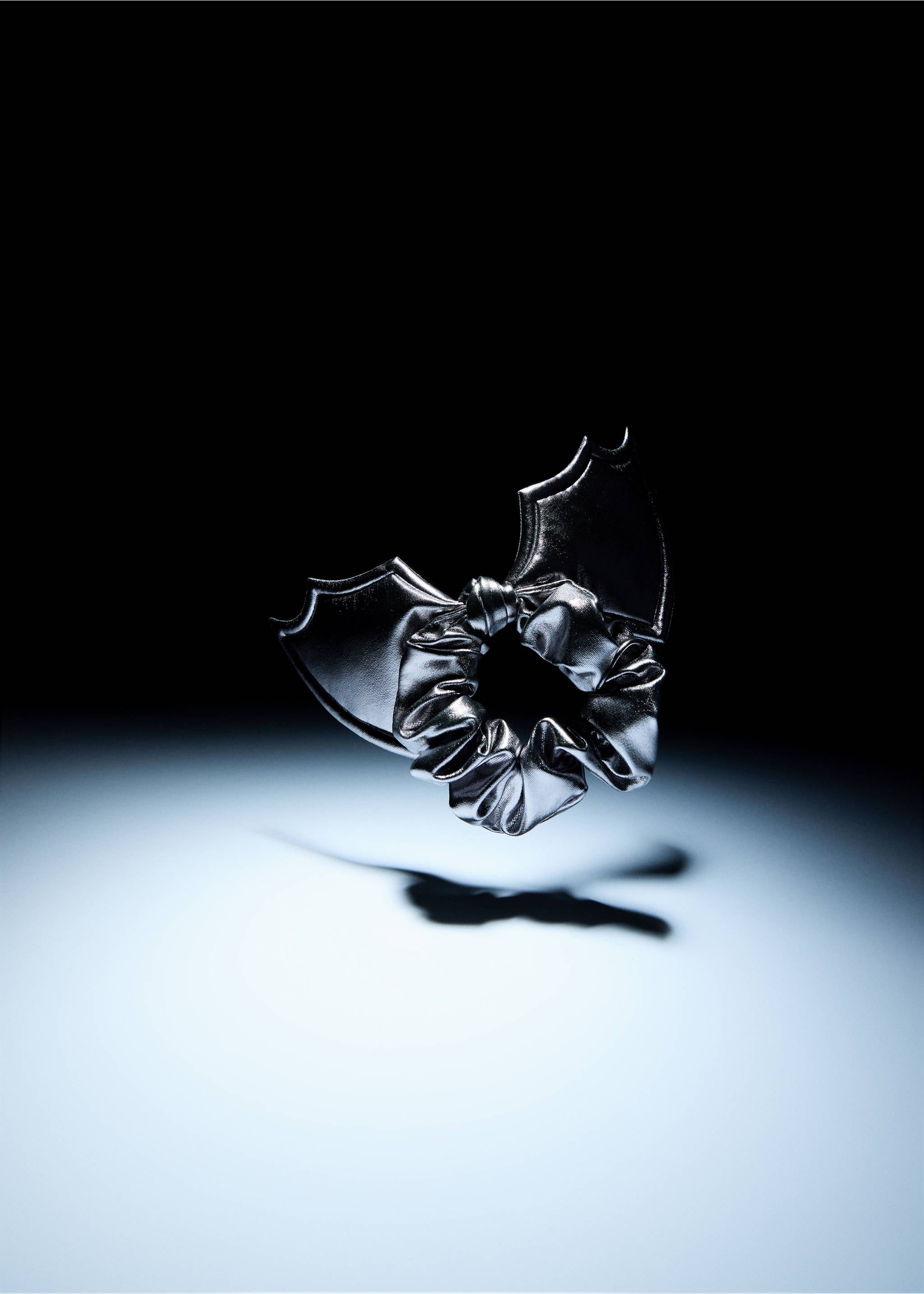 Metallic bat hair tie - Details of the article 5, Silver. Ref: 17097132-00.