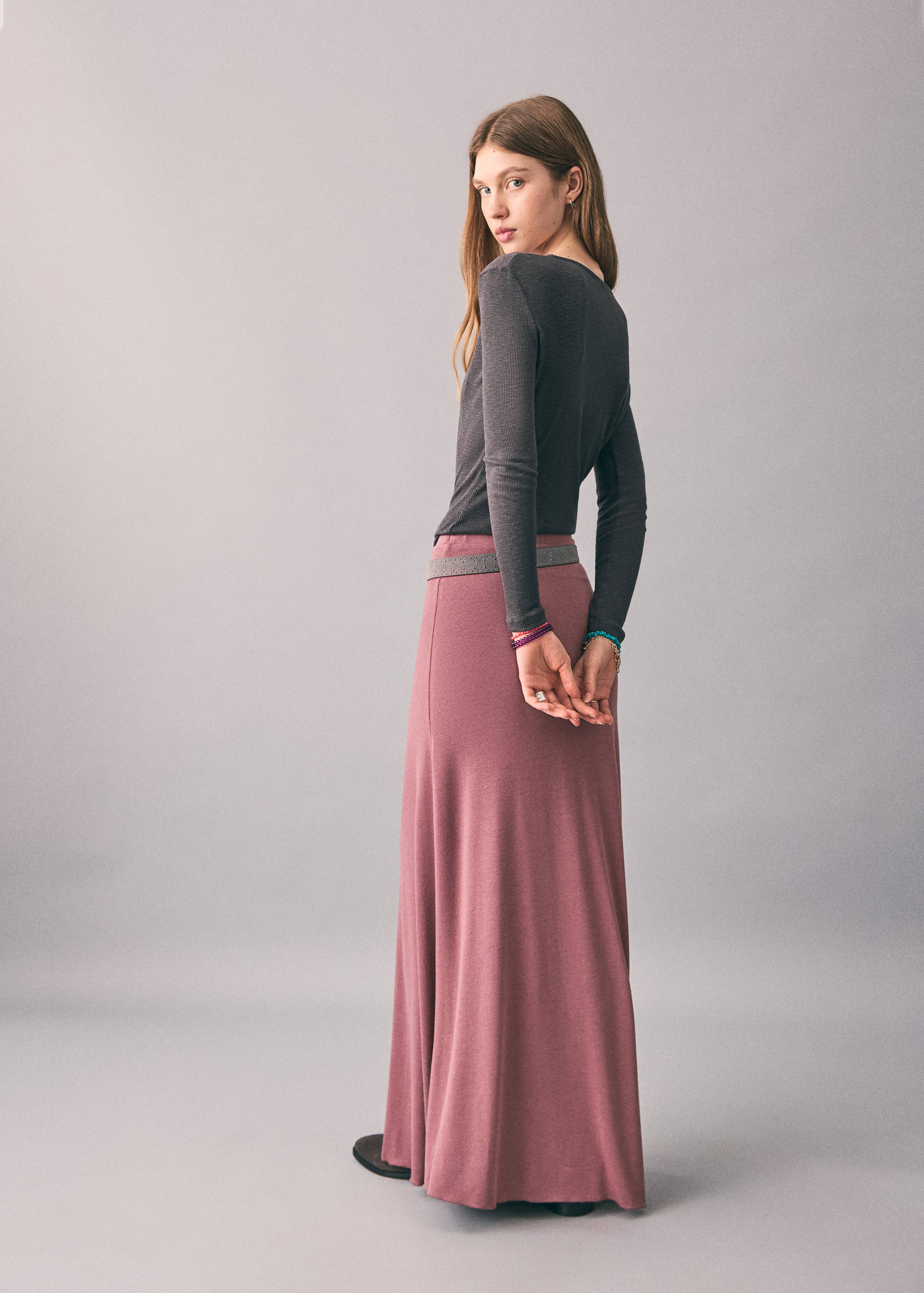 Long flared skirt - Reverse of the article