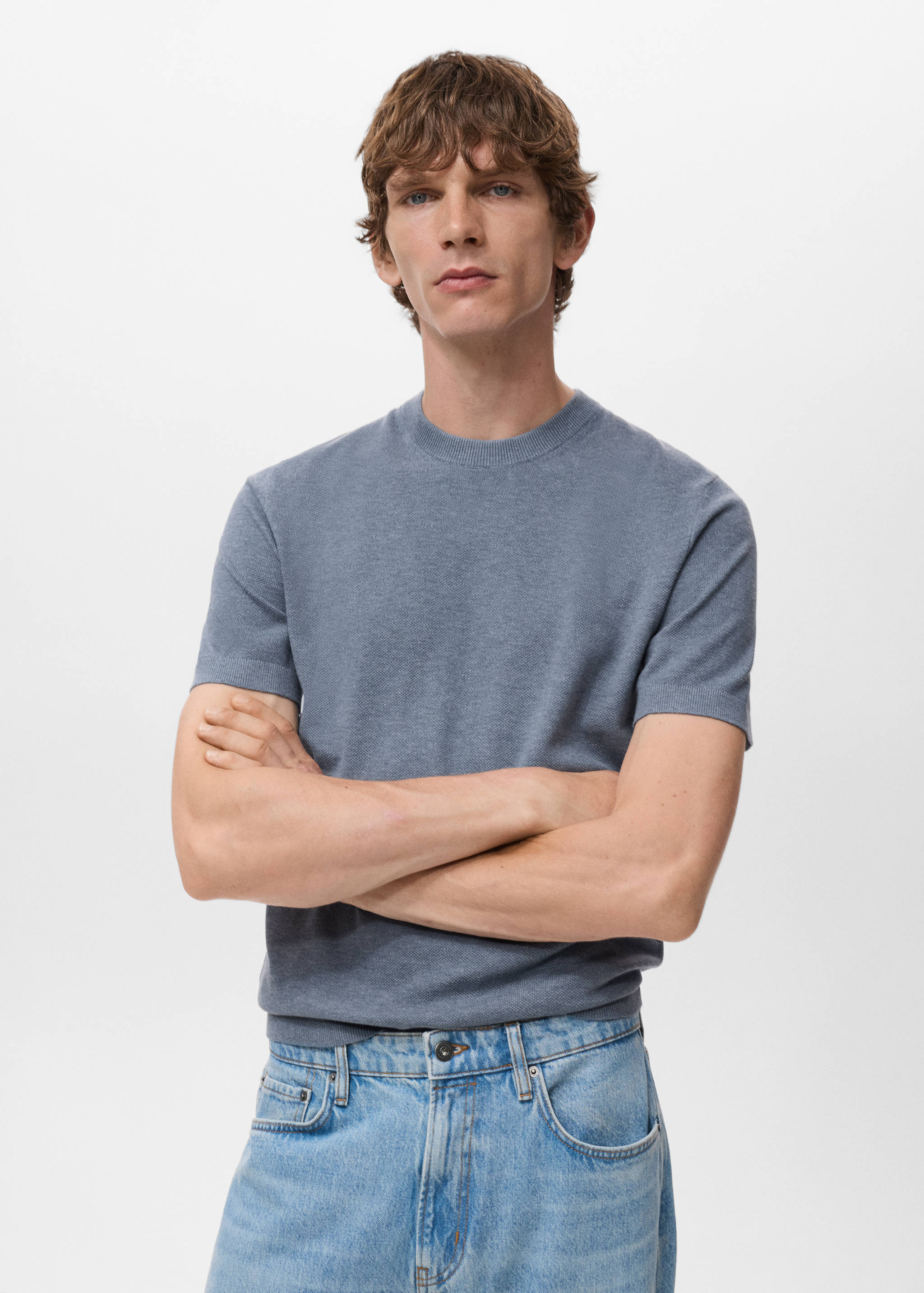 Finstickad t-shirt i bomull - Bild av mittparti