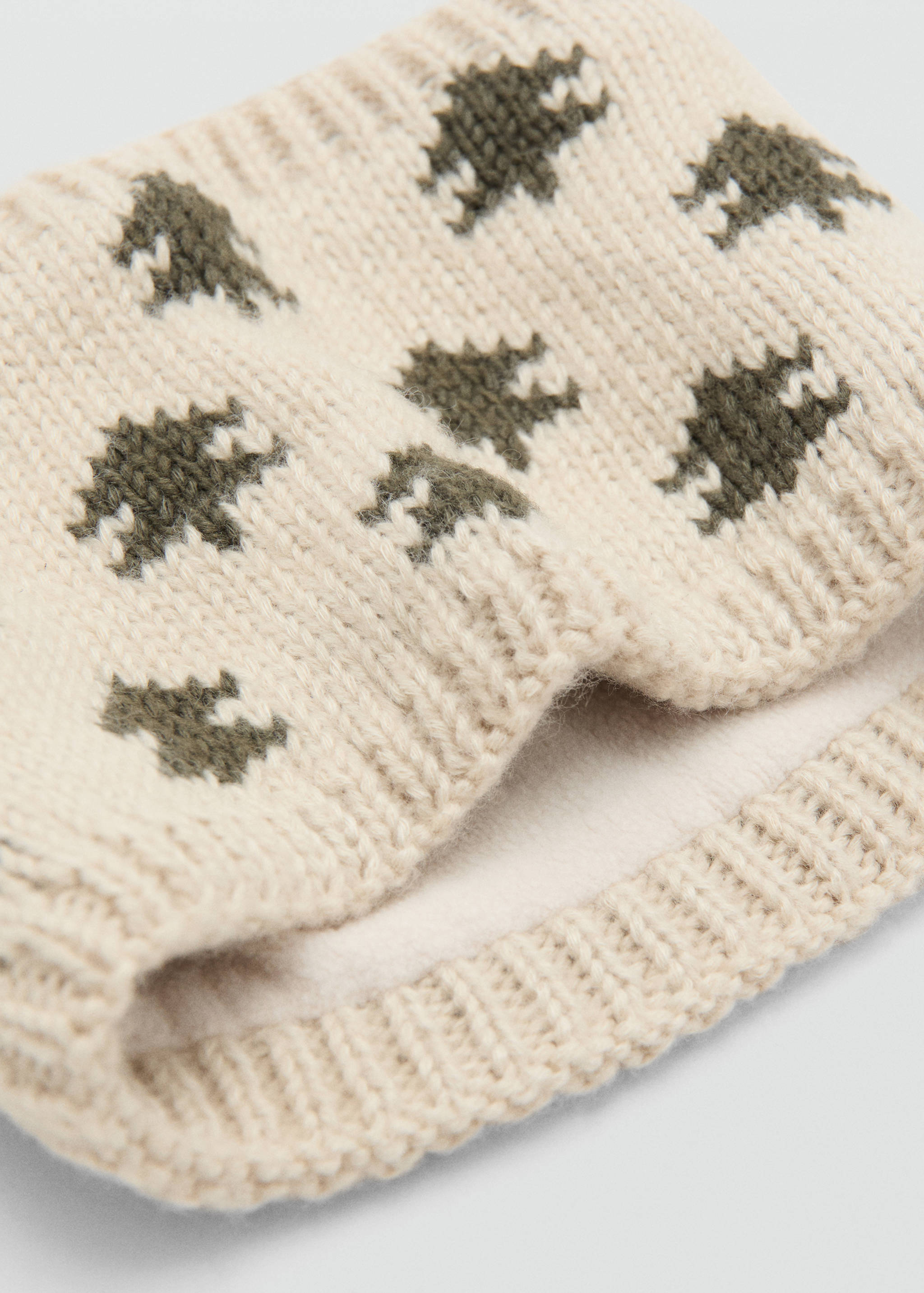 Écharpe en maille brodée - Plan moyen