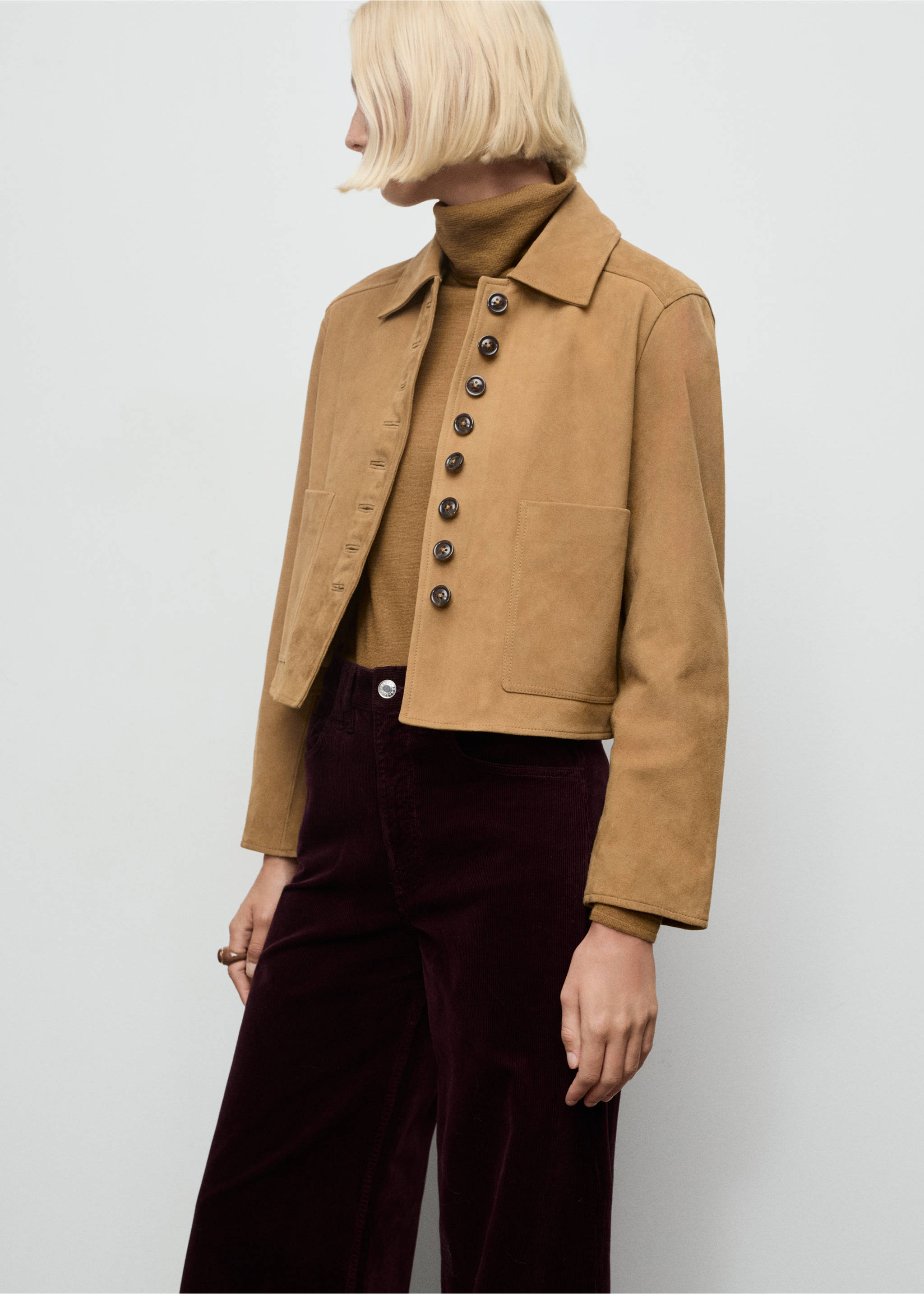Tan cropped jacket with a collar, long sleeves, and large buttons., Wine. Ref: 17097779-00.