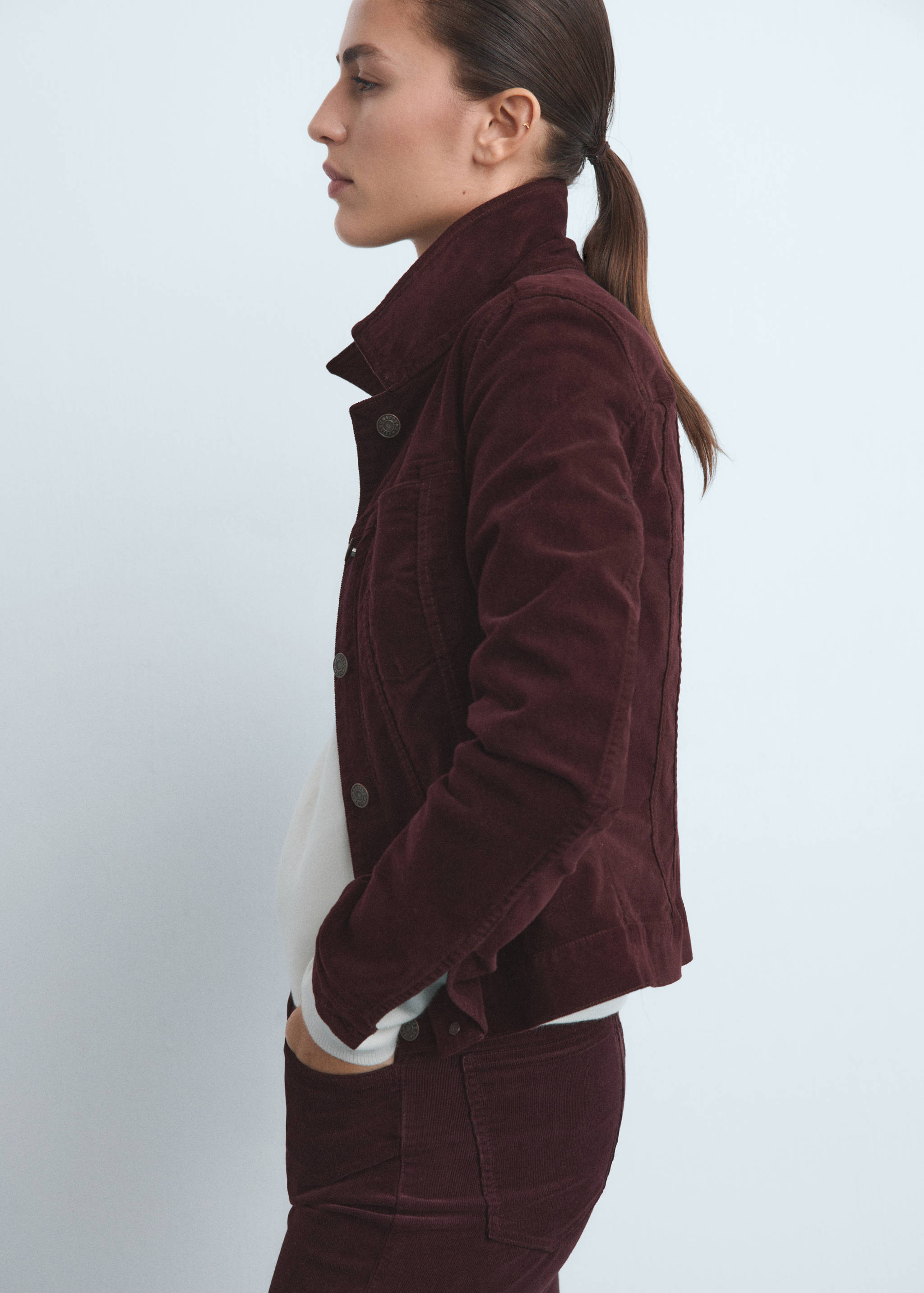 Veloursjacke mit Nähten - Mittlere Ansicht