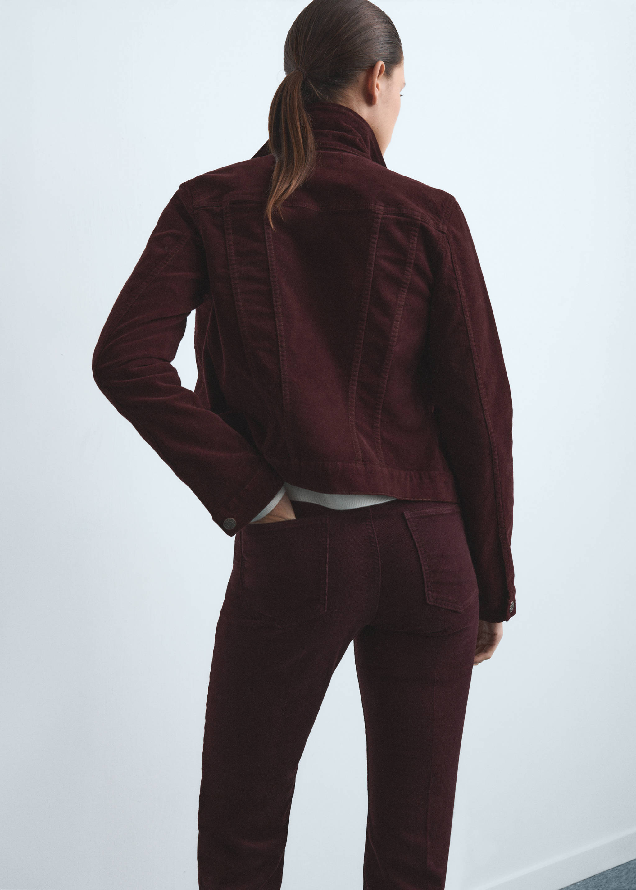 Veloursjacke mit Nähten - Rückseite des Artikels