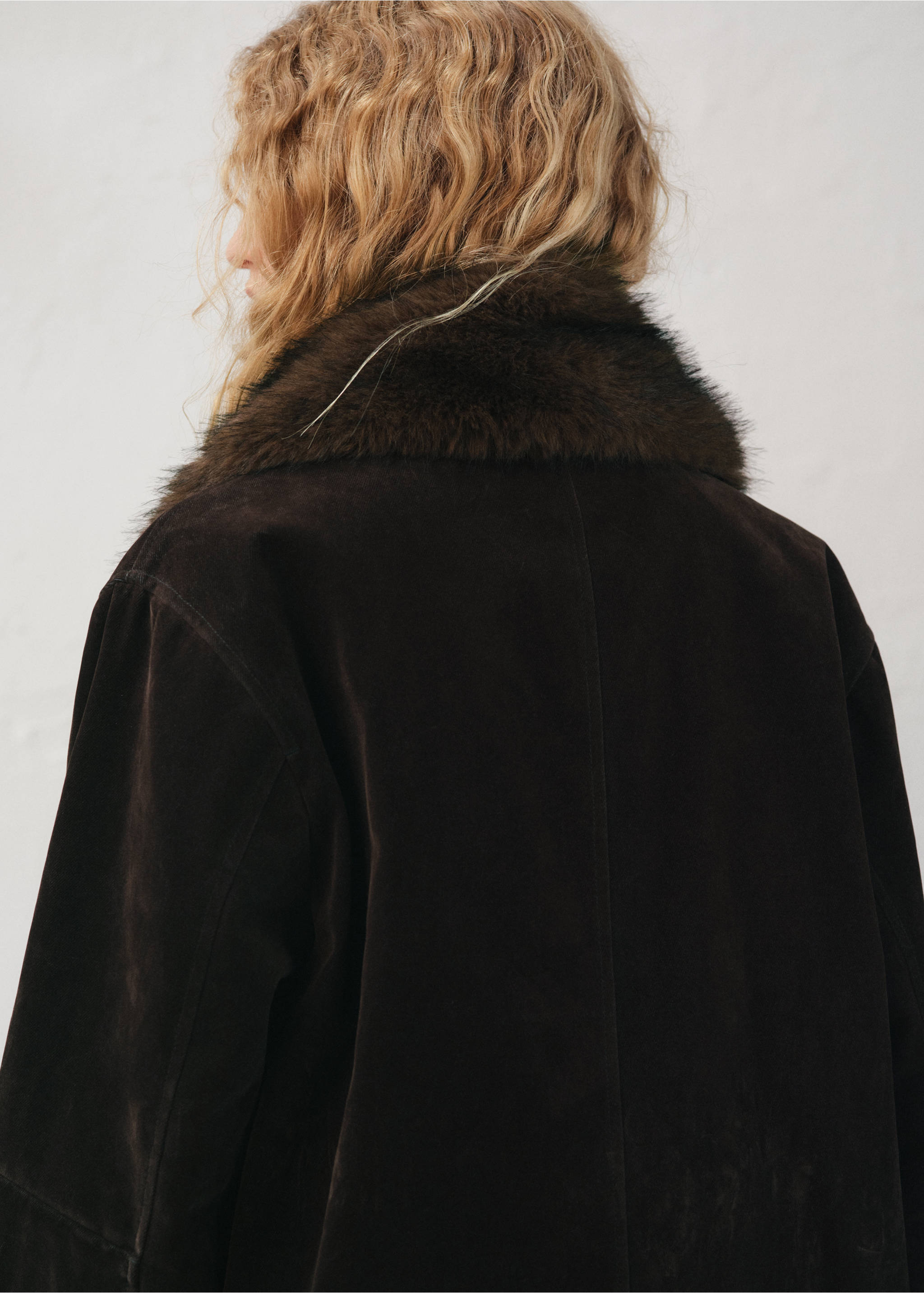 Dark brown parka with a faux-fur collar, shown from the back., Chocolate. Ref: 17097804-00.