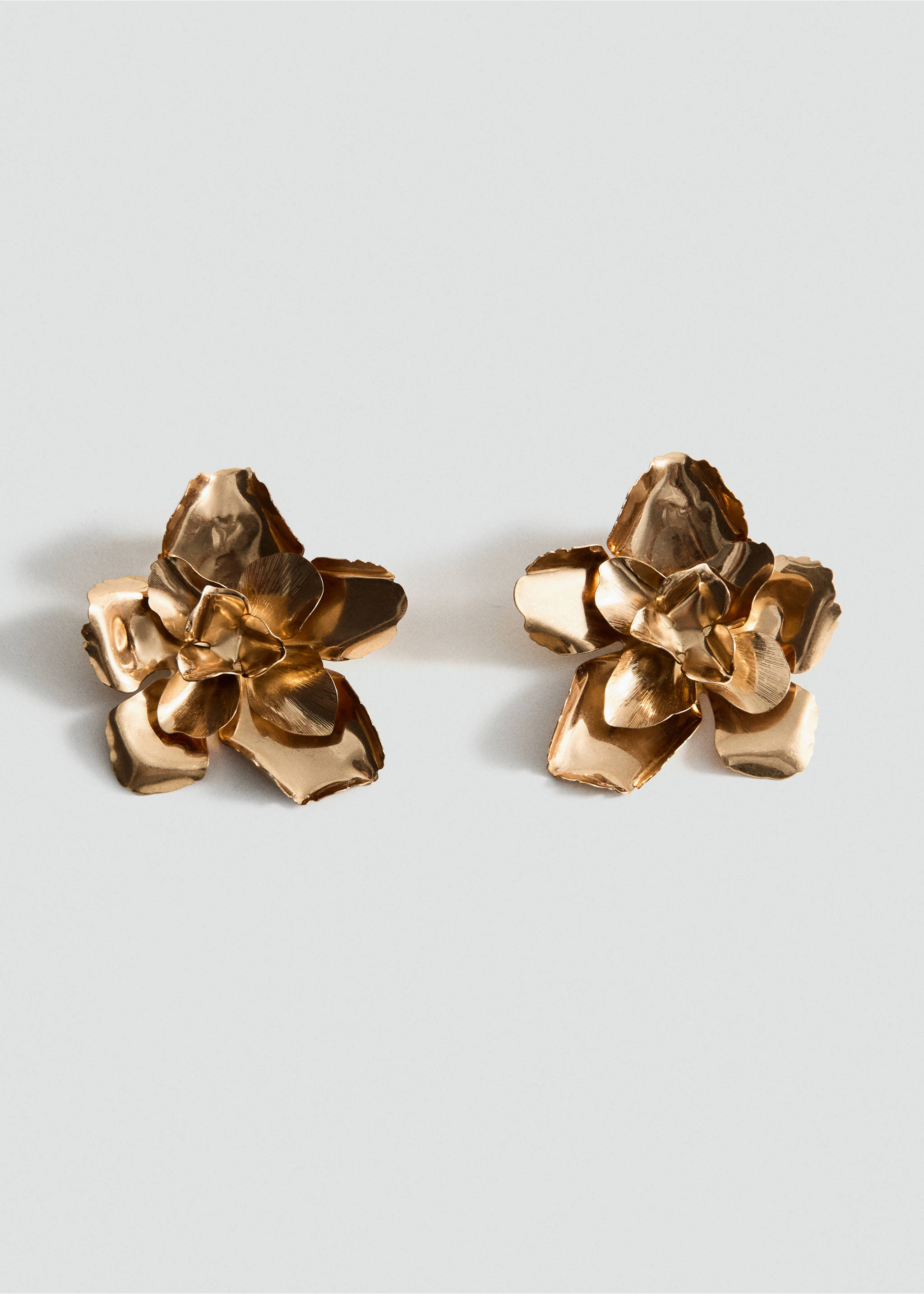 Pendientes diseño flor - Artículo sin modelo, Oro. Ref: 17097809-00.