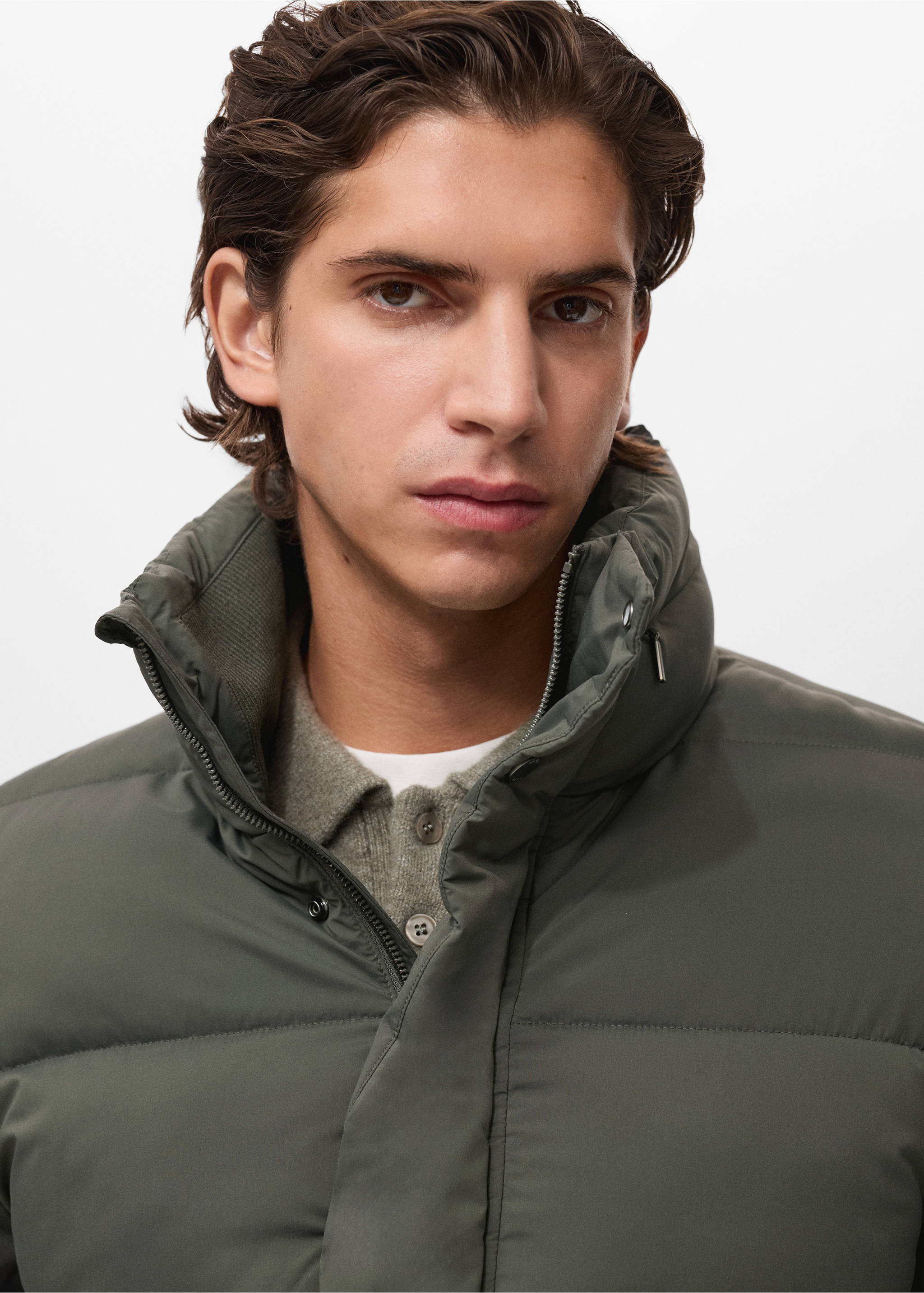 Short water-repellent puffer jacket - Details of the article 1, Dark Green. Ref: 17097883-00.