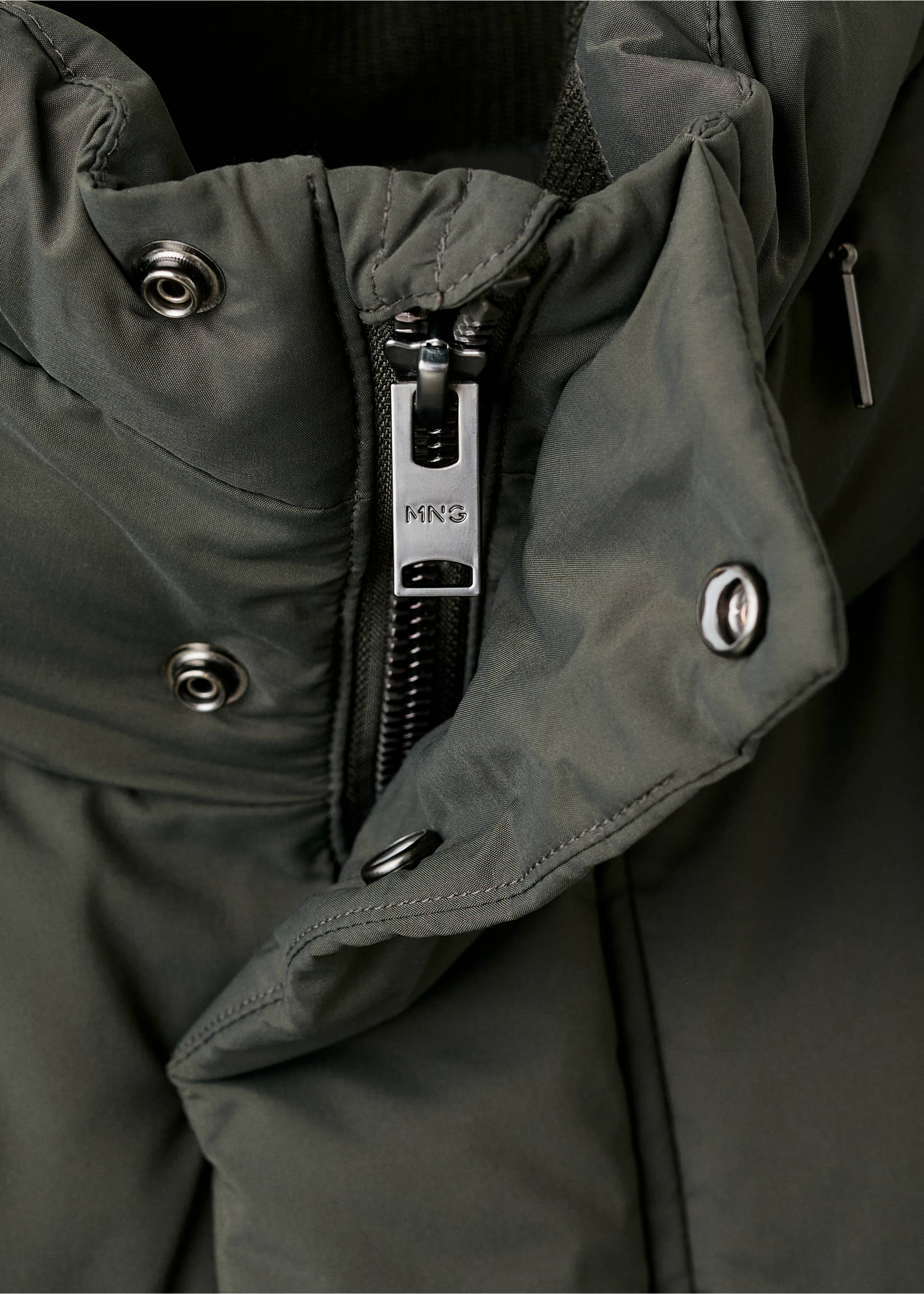 Short water-repellent puffer jacket - Details of the article 8, Dark Green. Ref: 17097883-00.