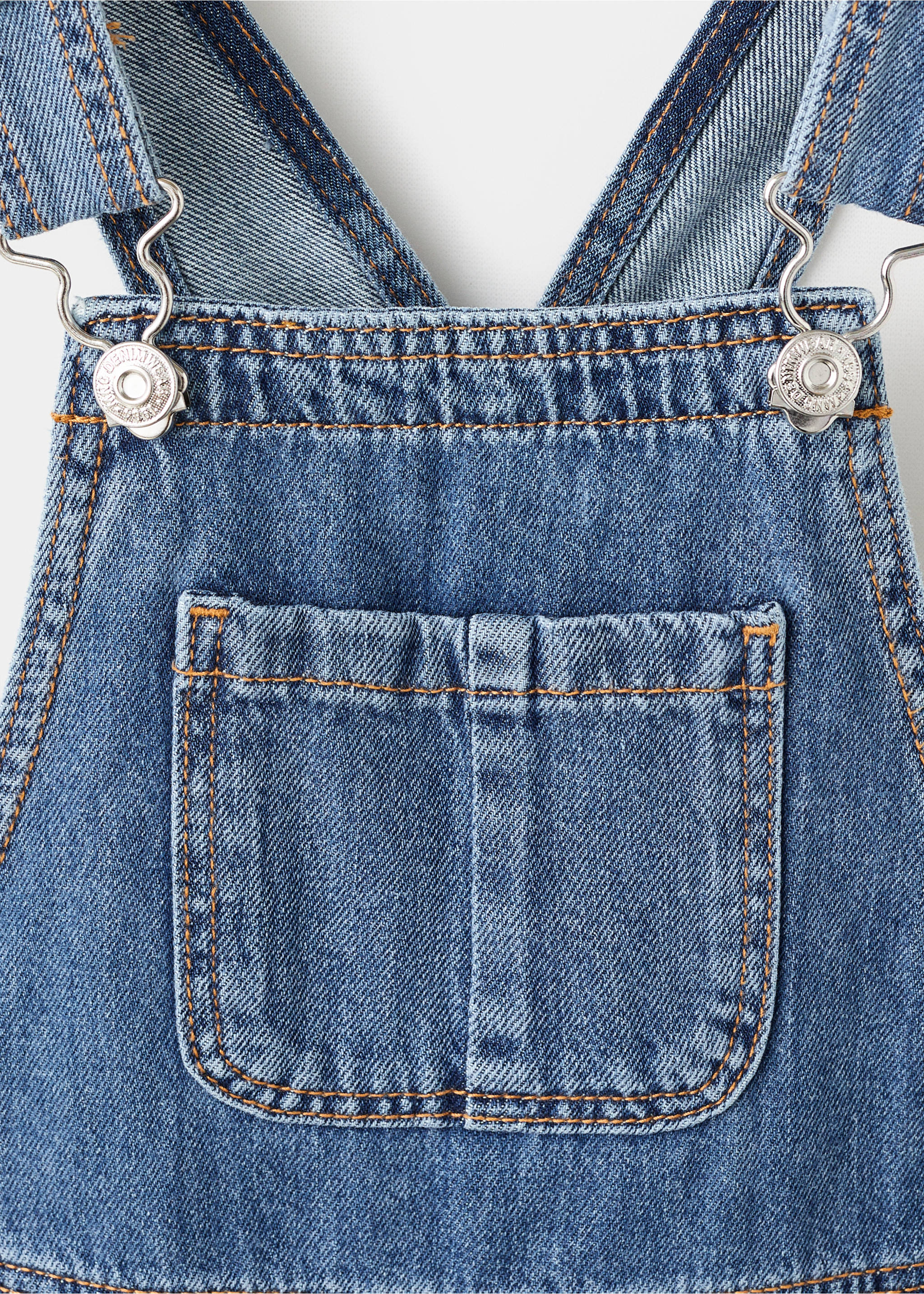 Hängselbyxor i denim fodrade med bomull - Detaljer om artikeln 8, Mellanblå. Ref: 17097890-00.