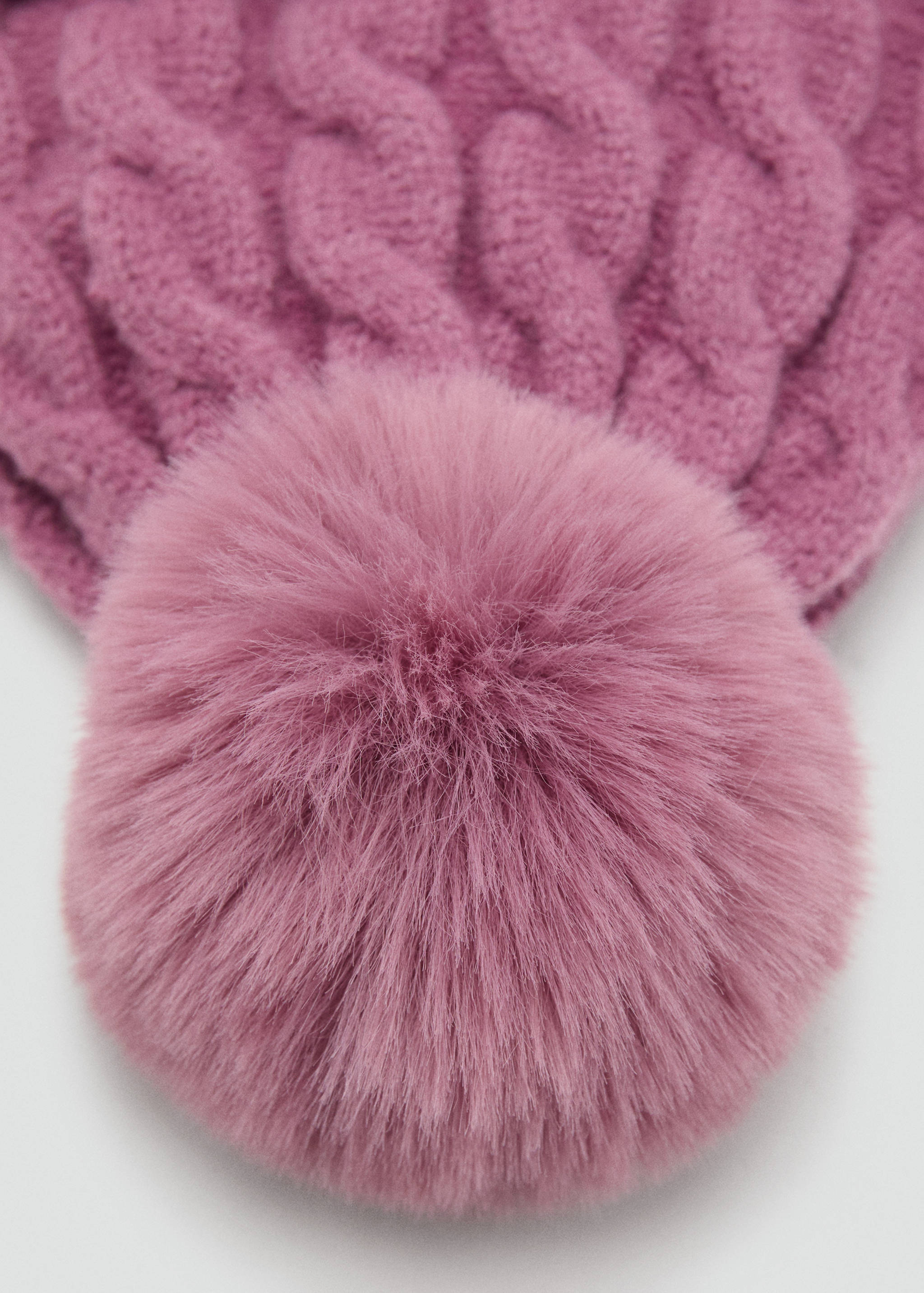 Knitted bobble hat - Details of the article 1