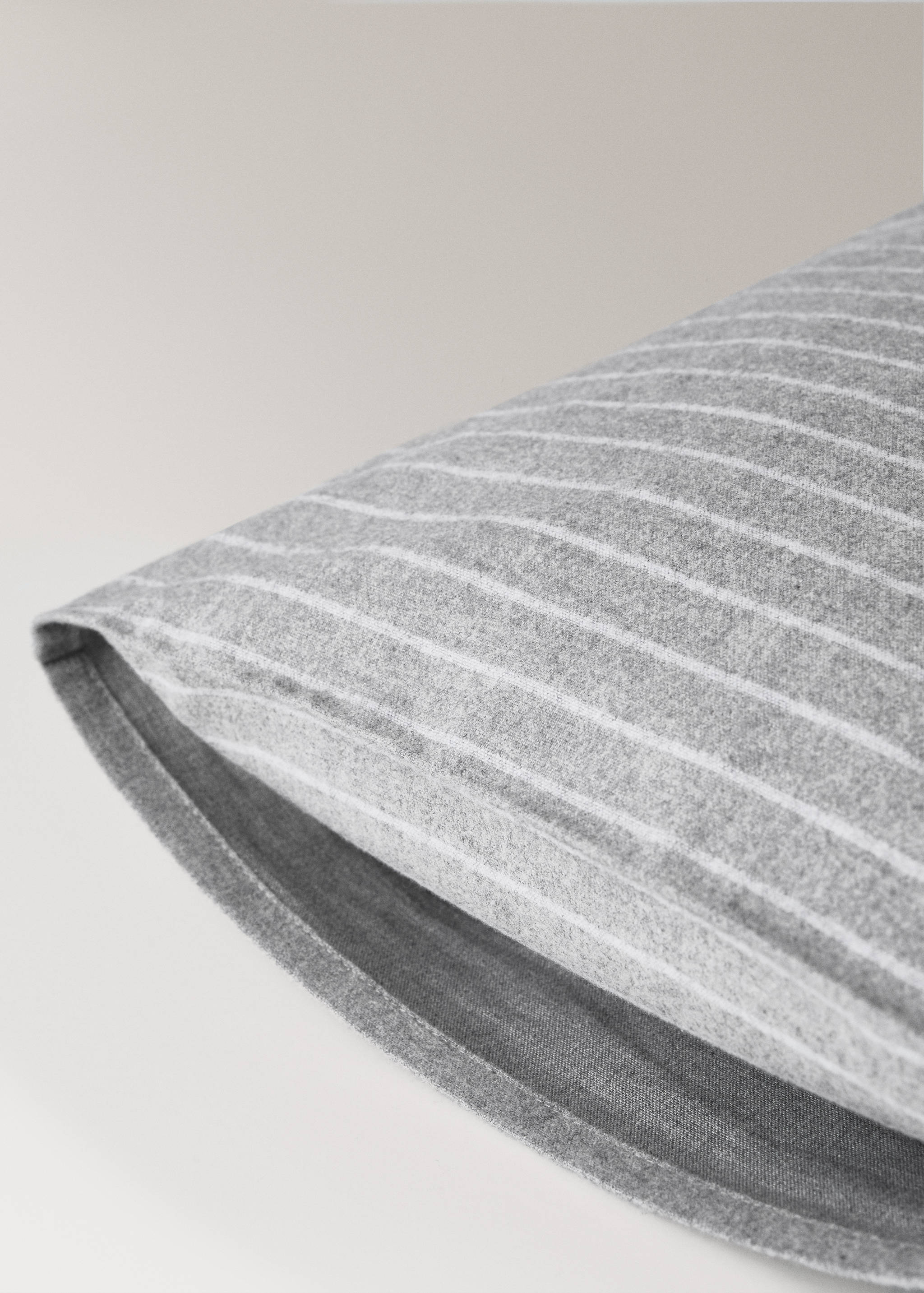 Wendbare Kissenhülle für Babybett aus Baumwollflanell mit Streifen - Detail des Artikels 2