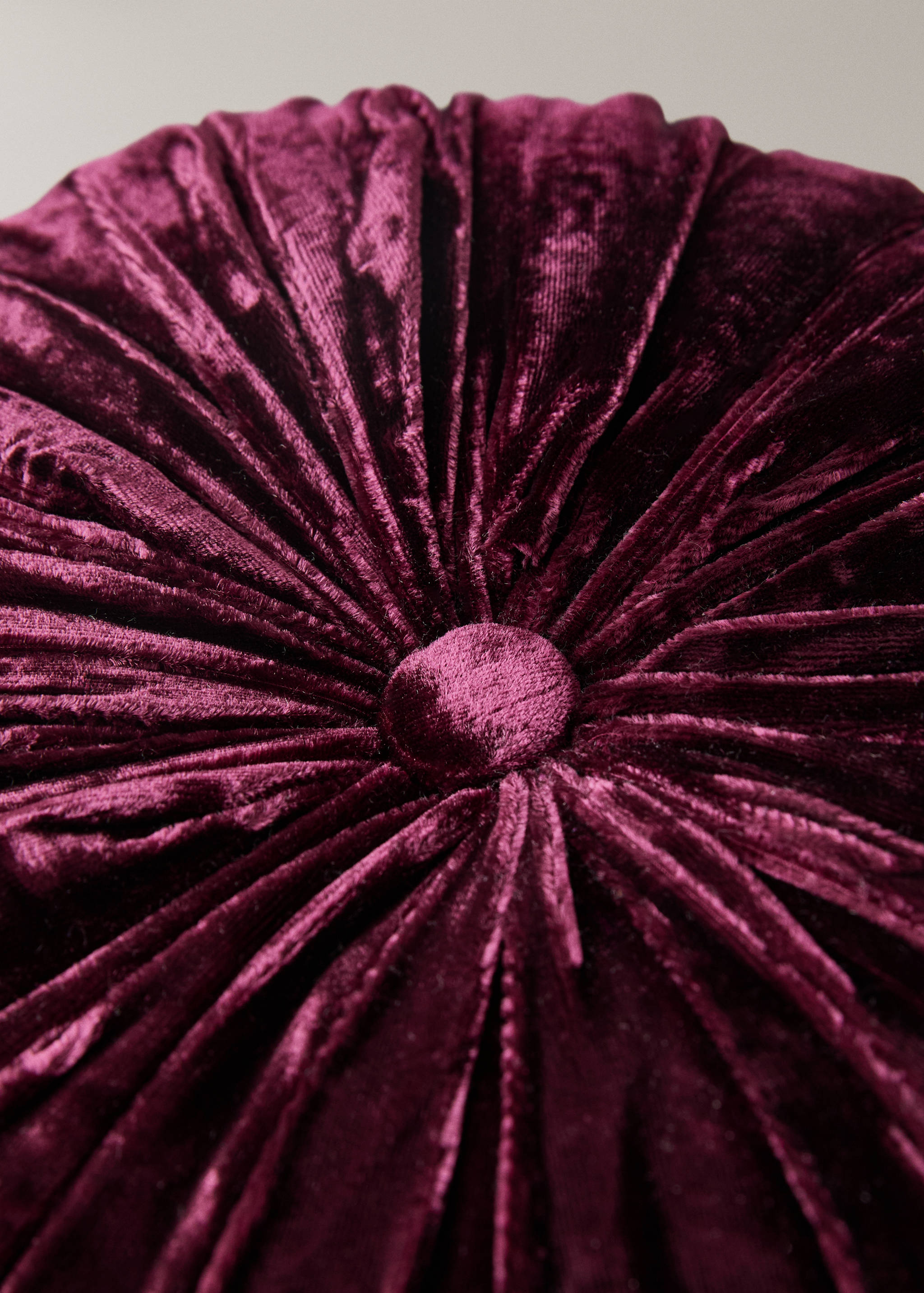 Rundes Kissen aus Seidensamt - Detail des Artikels 2