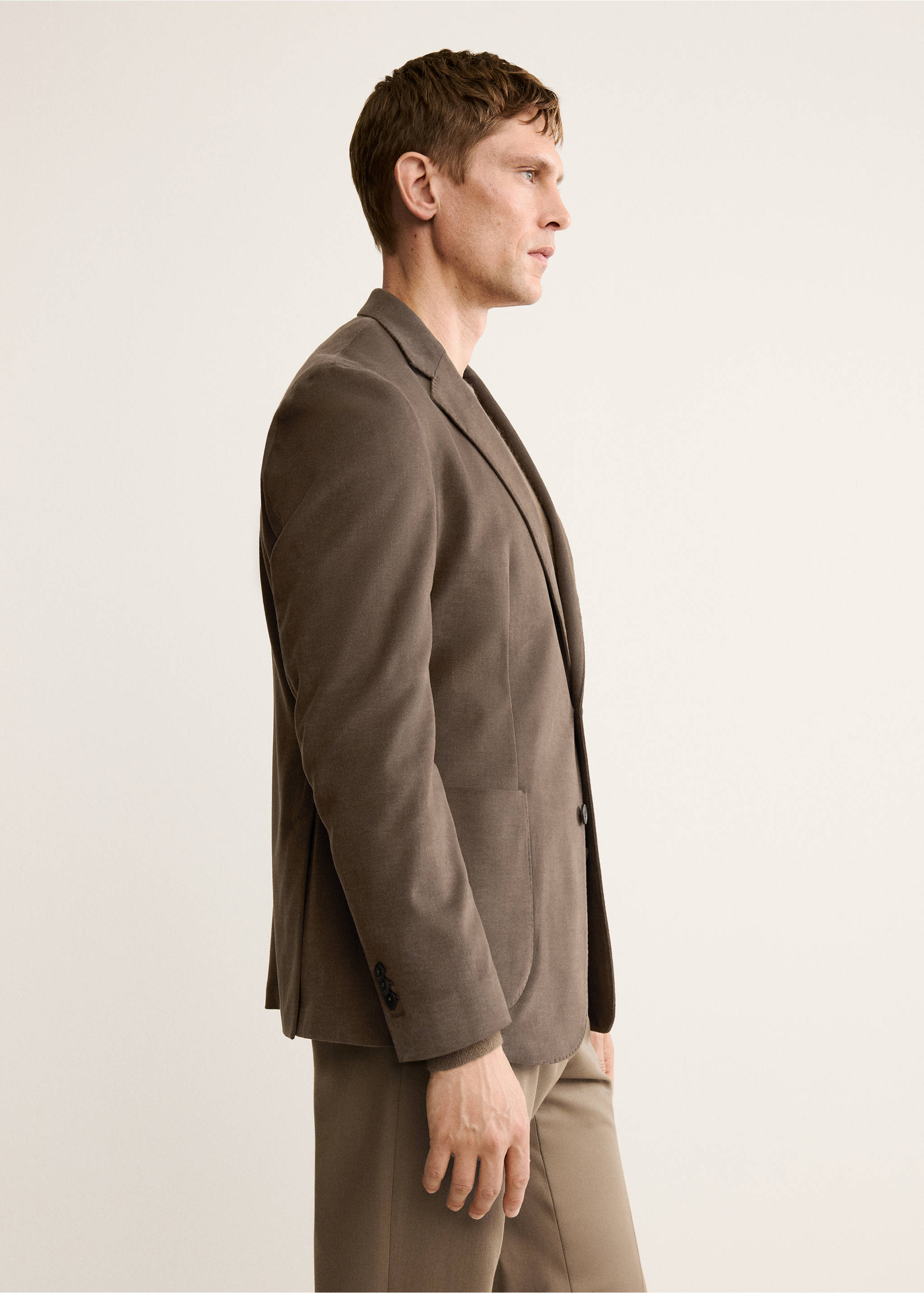 Brown blazer with notched lapel and single-button closure., Caramel. Ref: 17098268-00.