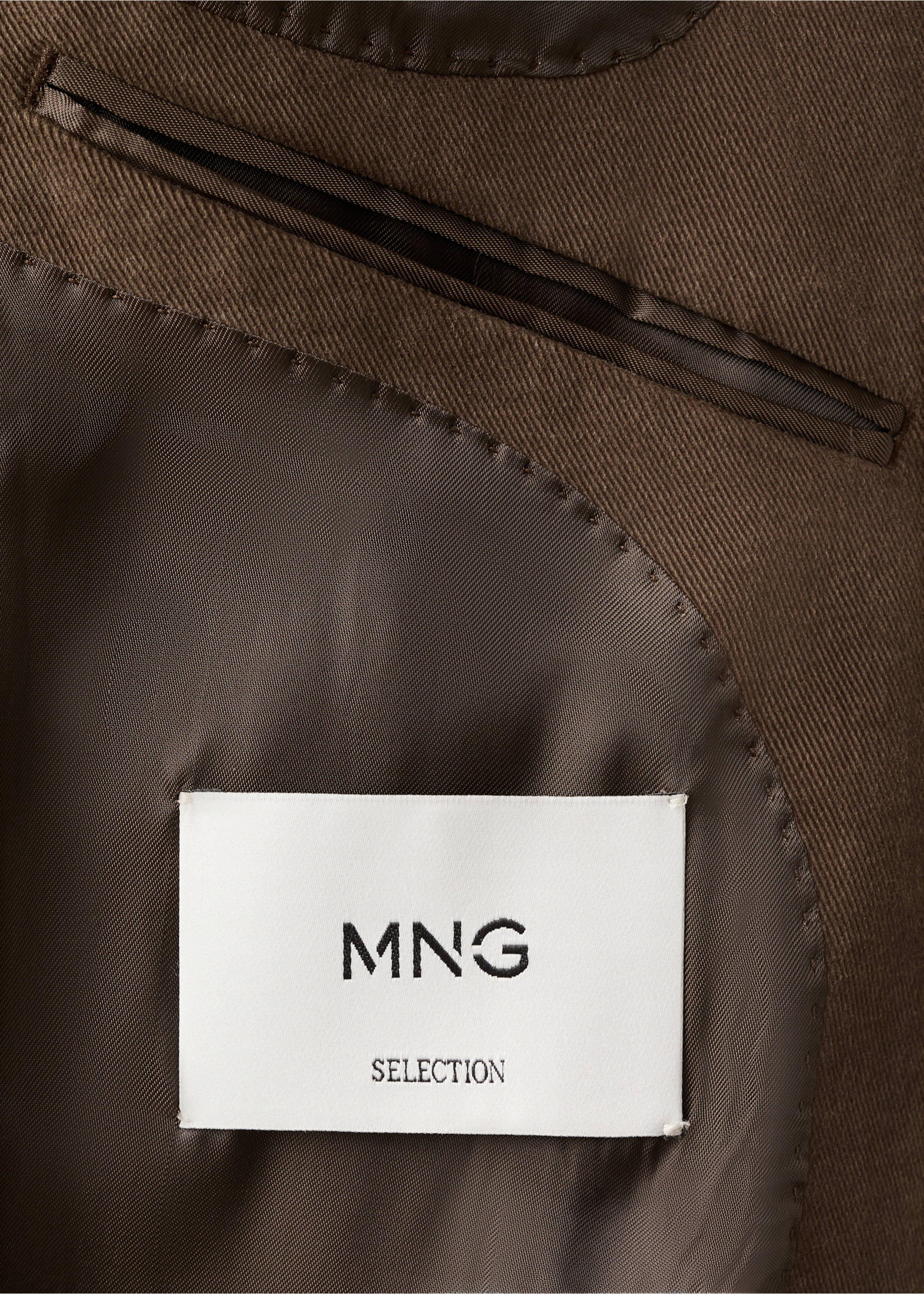 Close-up of the interior lining and brand label of a brown blazer., Caramel. Ref: 17098268-00.