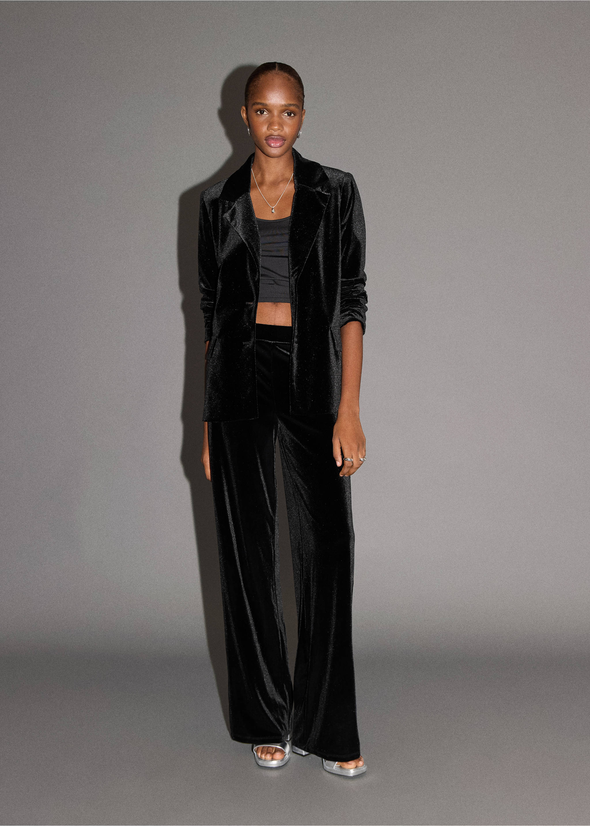 Velvet jacket - Details of the article 2, Black. Ref: 17098272-00.