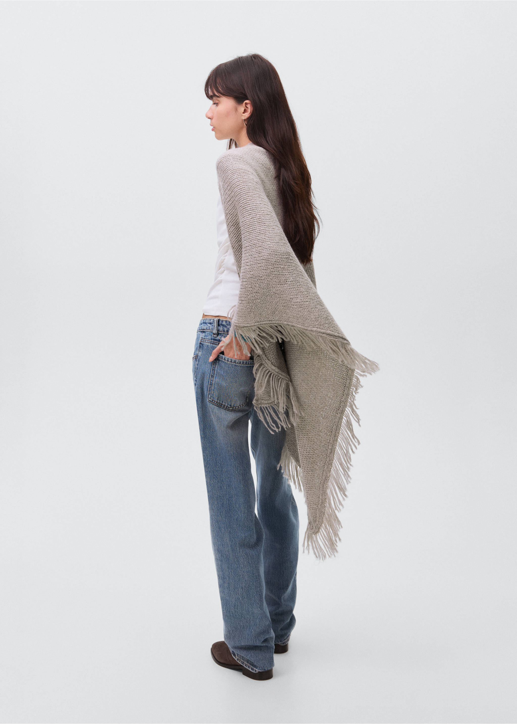 Knitted poncho with tassels - Reverse of the article, Light/Pastel Grey. Ref: 17098276-00.