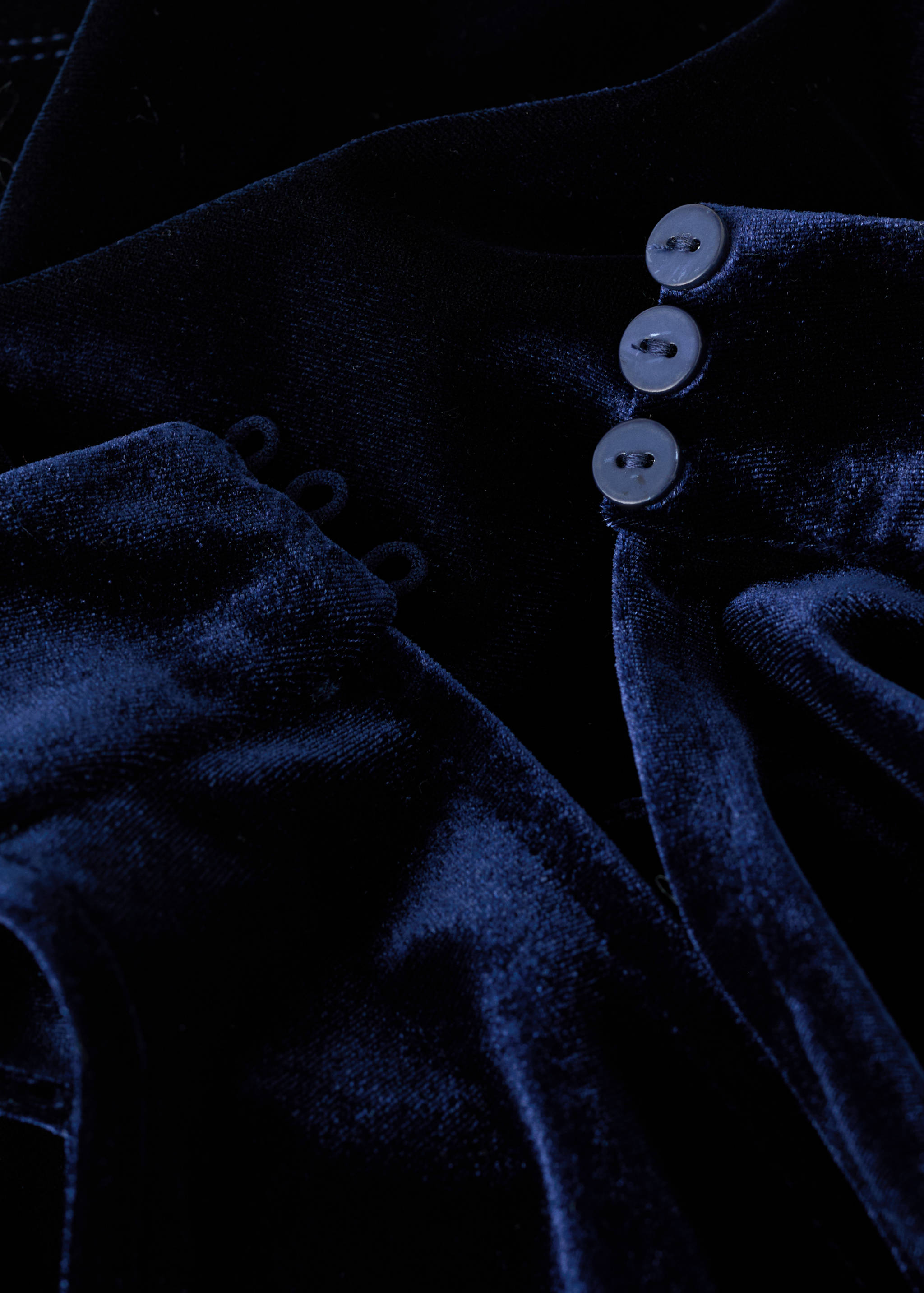 Halterneck-Kleid aus Samt - Detail des Artikels 8