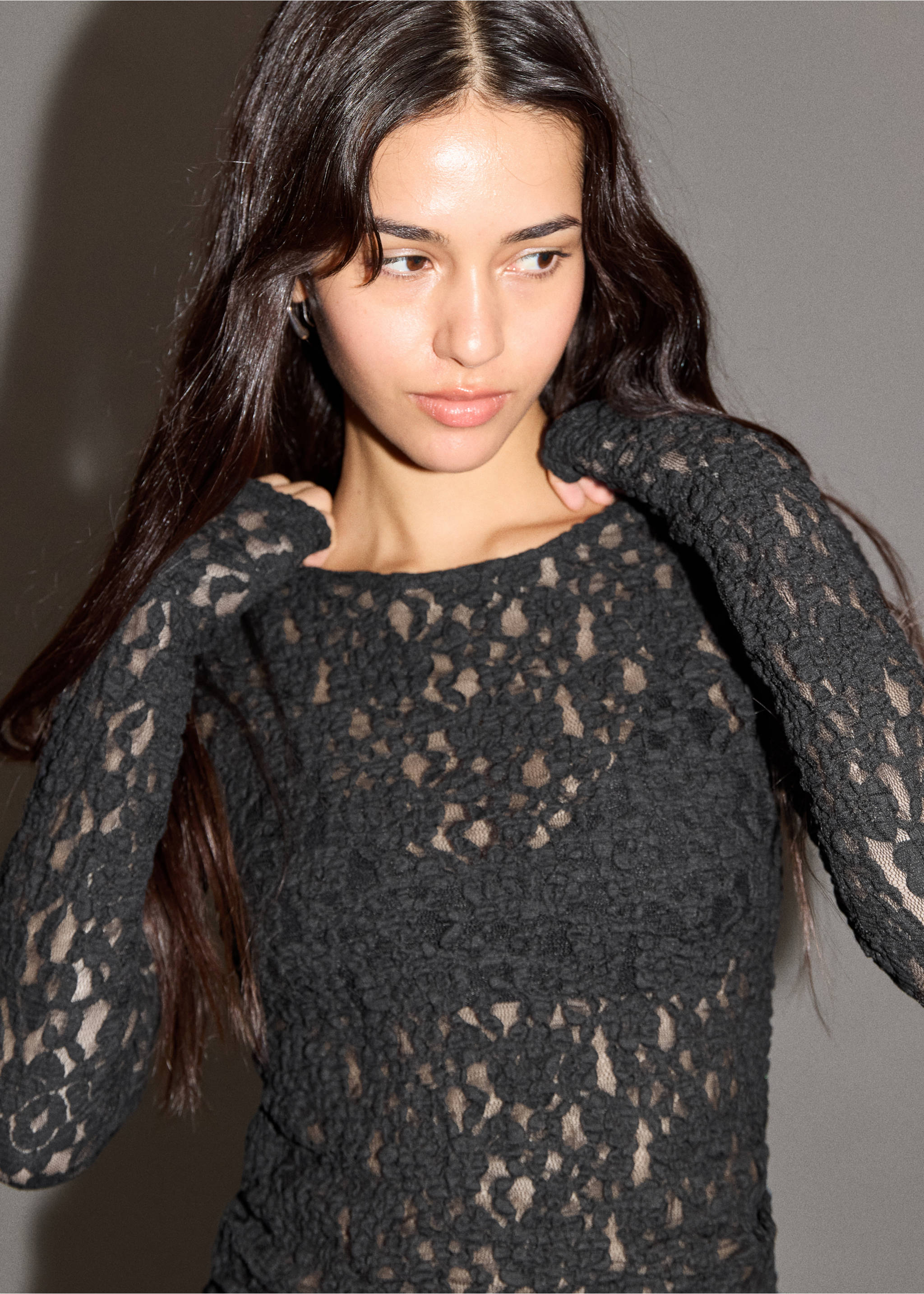 Long sleeve lace T-shirt - Details of the article 1, Black. Ref: 17098287-00.