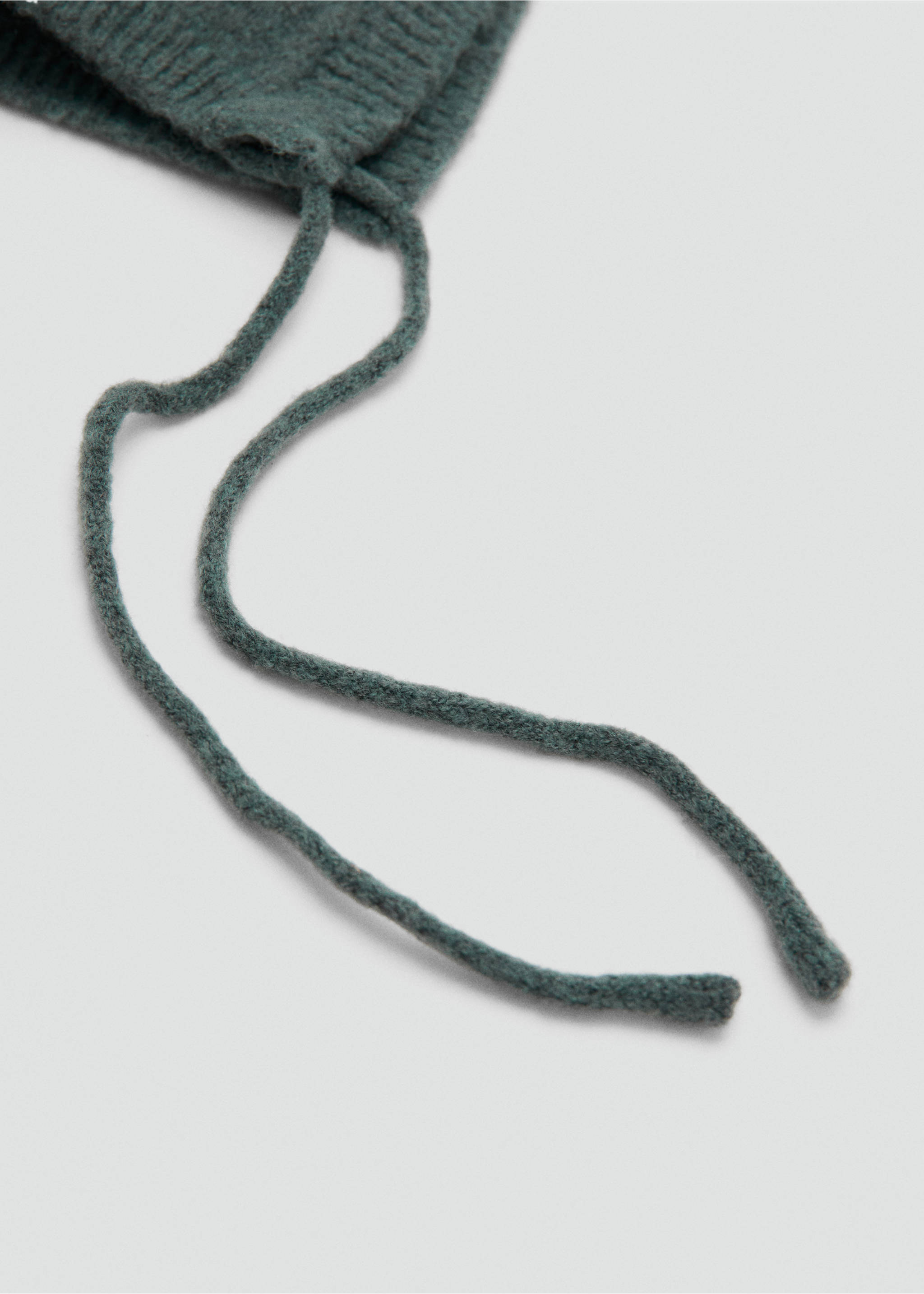 Pletena kapa s pomponom - Detalji artikla 1, Bilijarsko zelena. Ref: 17099104-00.