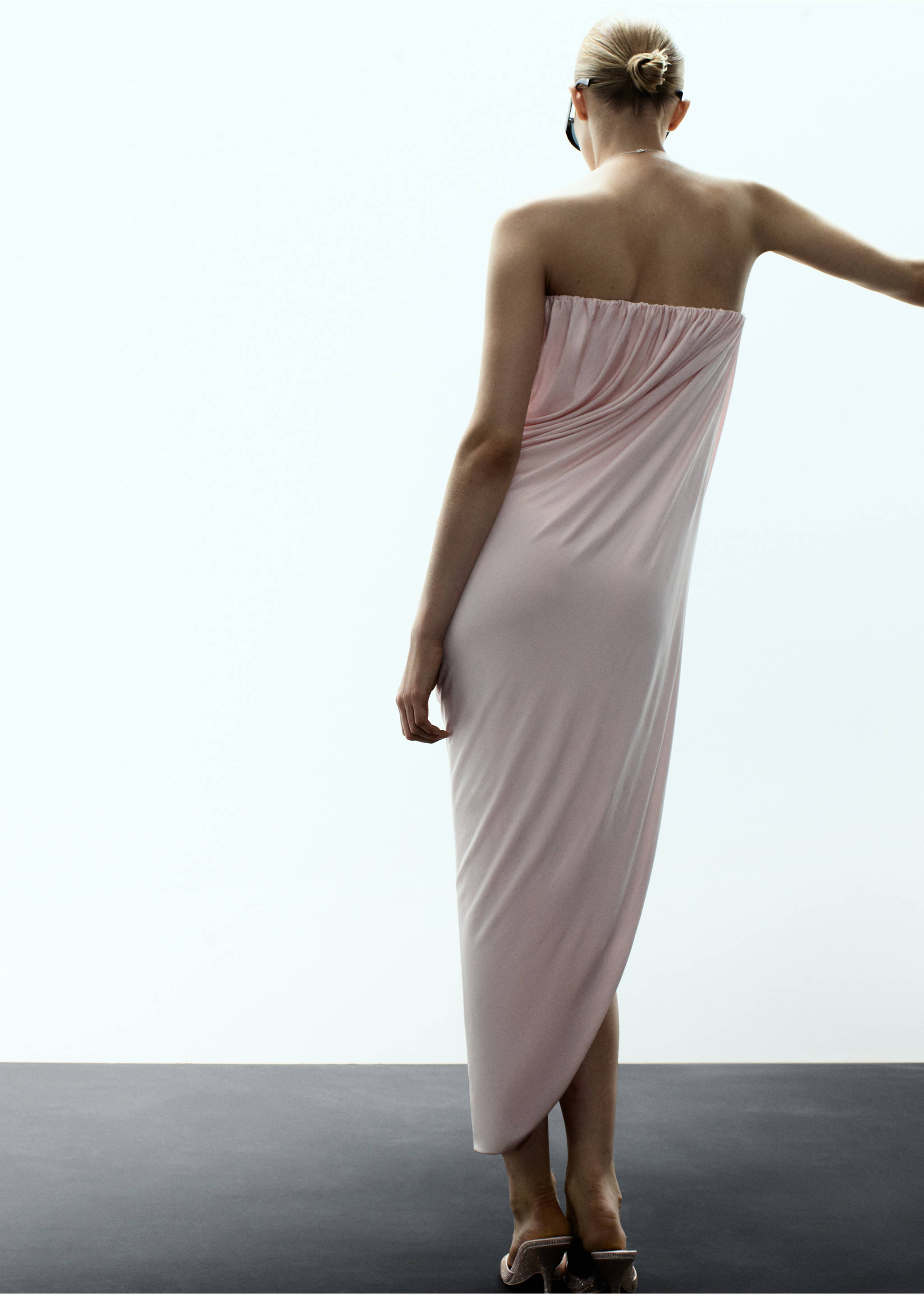 Draped asymmetrical bandeau dress - Reverse of the article, Pastel Pink. Ref: 17099119-00.