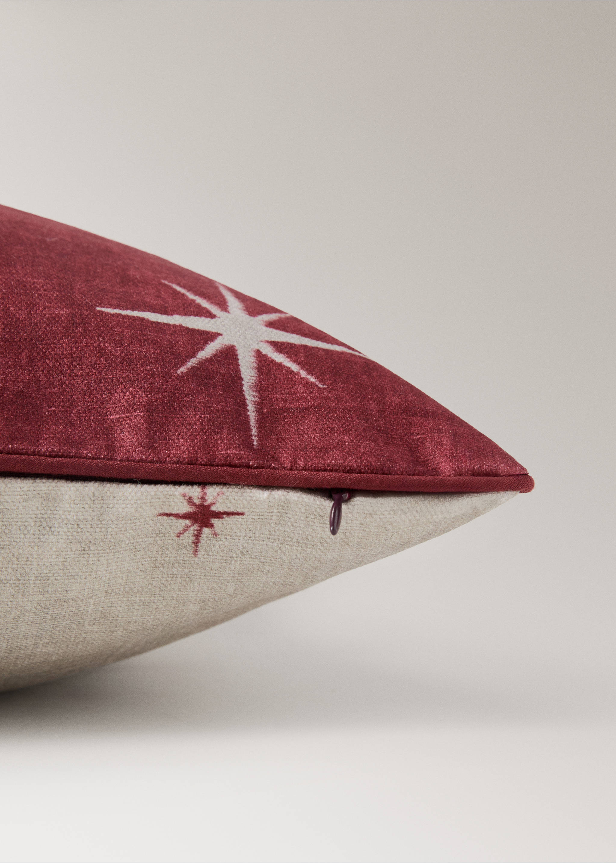 Kissenbezug aus Baumwolle mit Sternenmotiv und Paspelierung, 45 x 45 cm - Detail des Artikels 2, Rot. Ref: 17099121-00.