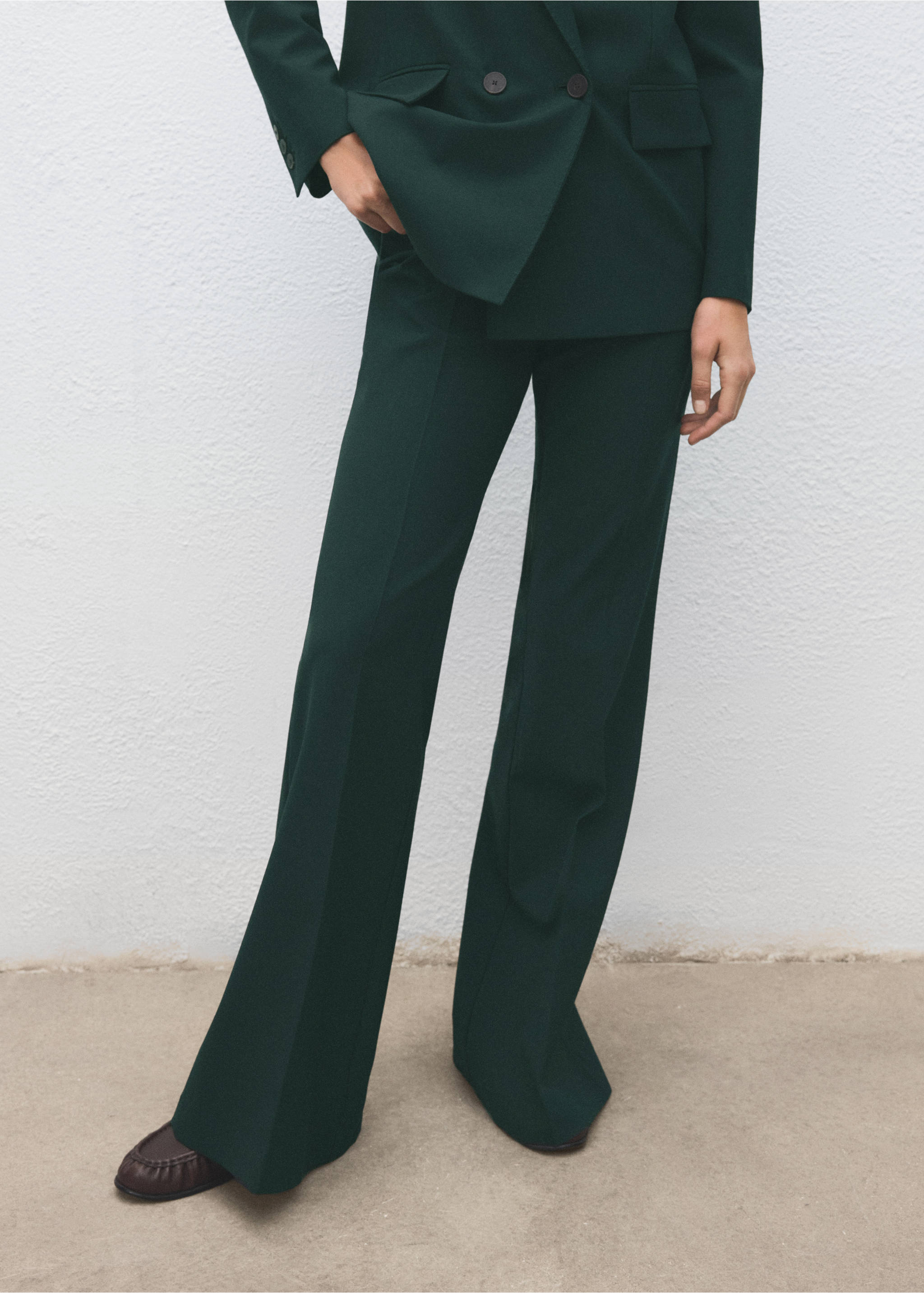 Pantalon de costume flare - Plan moyen, Vert. Ref: 17099210-00.
