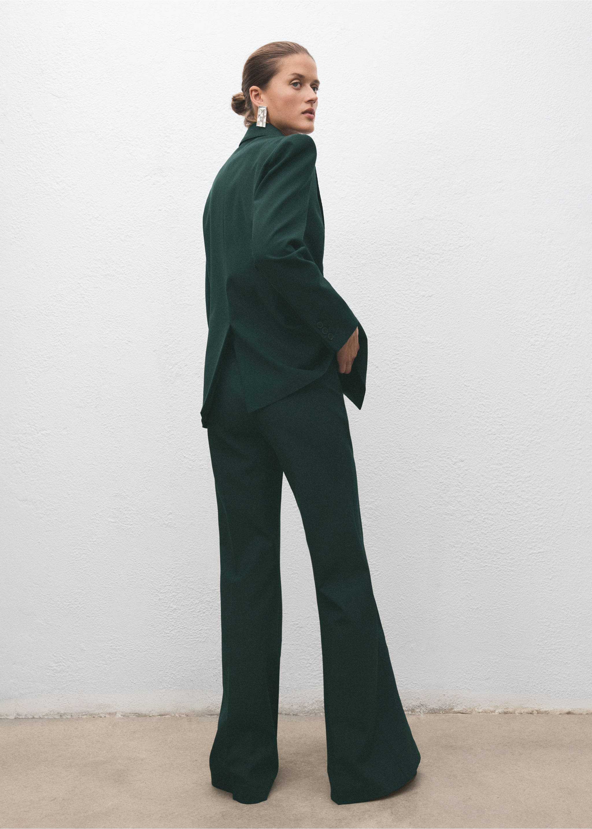 Pantalon de costume flare - Verso de l’article, Vert. Ref: 17099210-00.