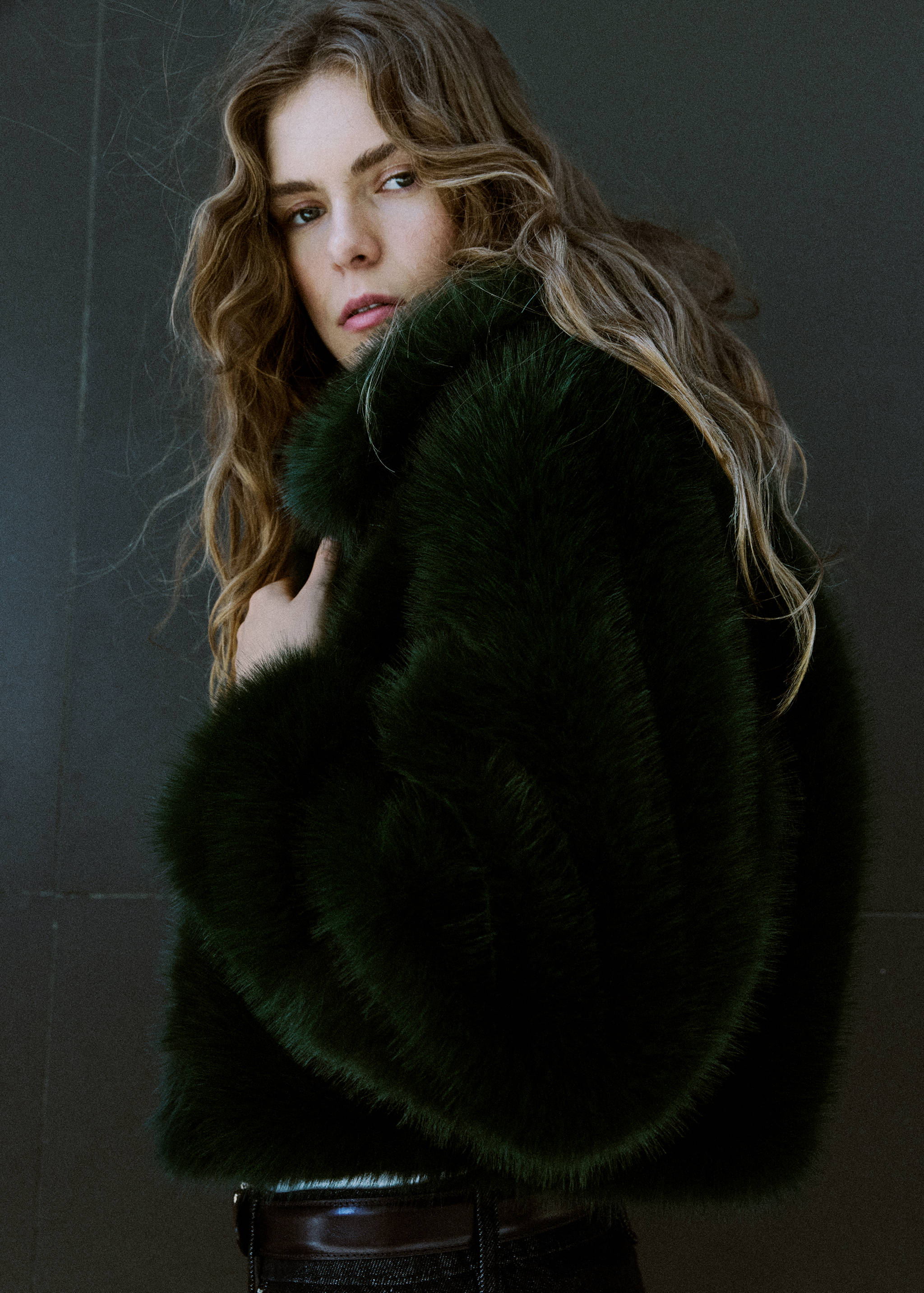Faux-fur cropped jacket - Details of the article 1