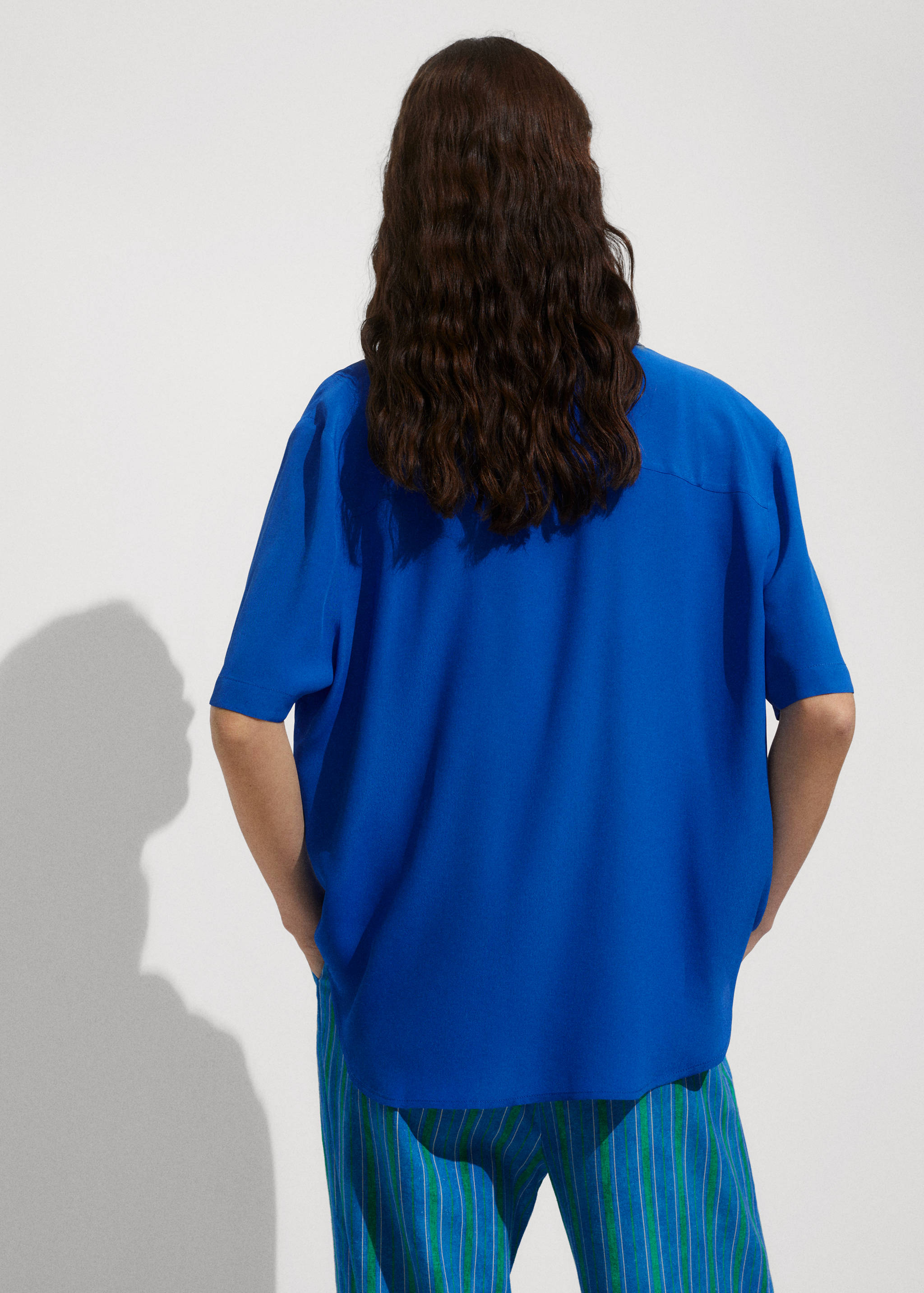 Short sleeve fluid shirt - Reverse of the article