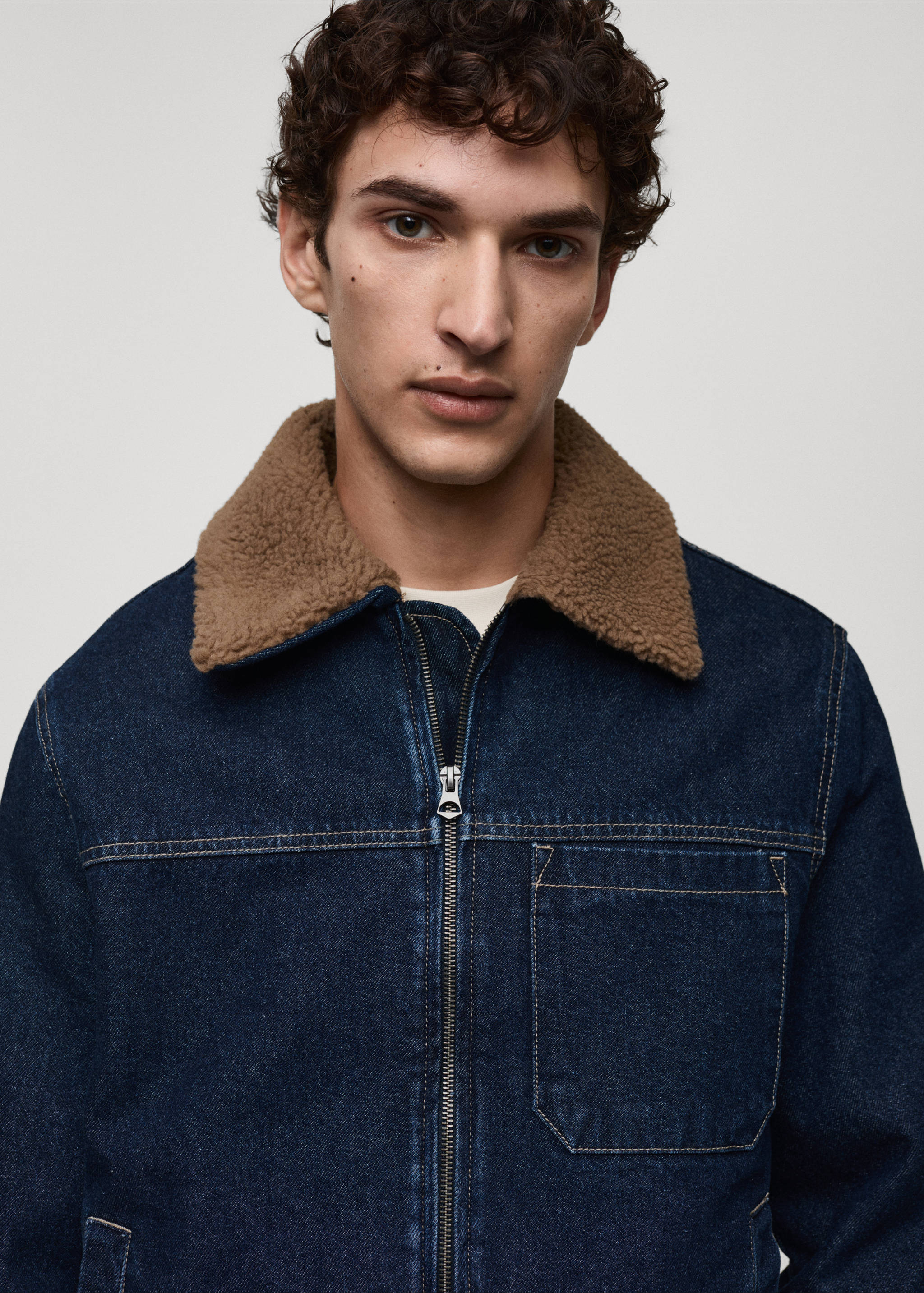 Denim jacket with shearling lining - Details of the article 1, Dark Blue. Ref: 17147916-00.