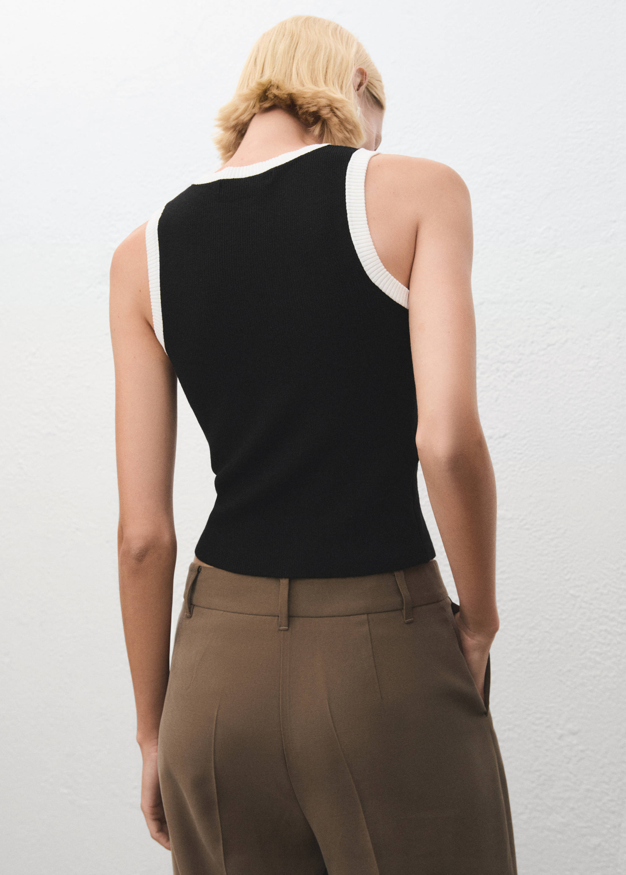 Stickad topp kontrastbårder - Artikelns baksida