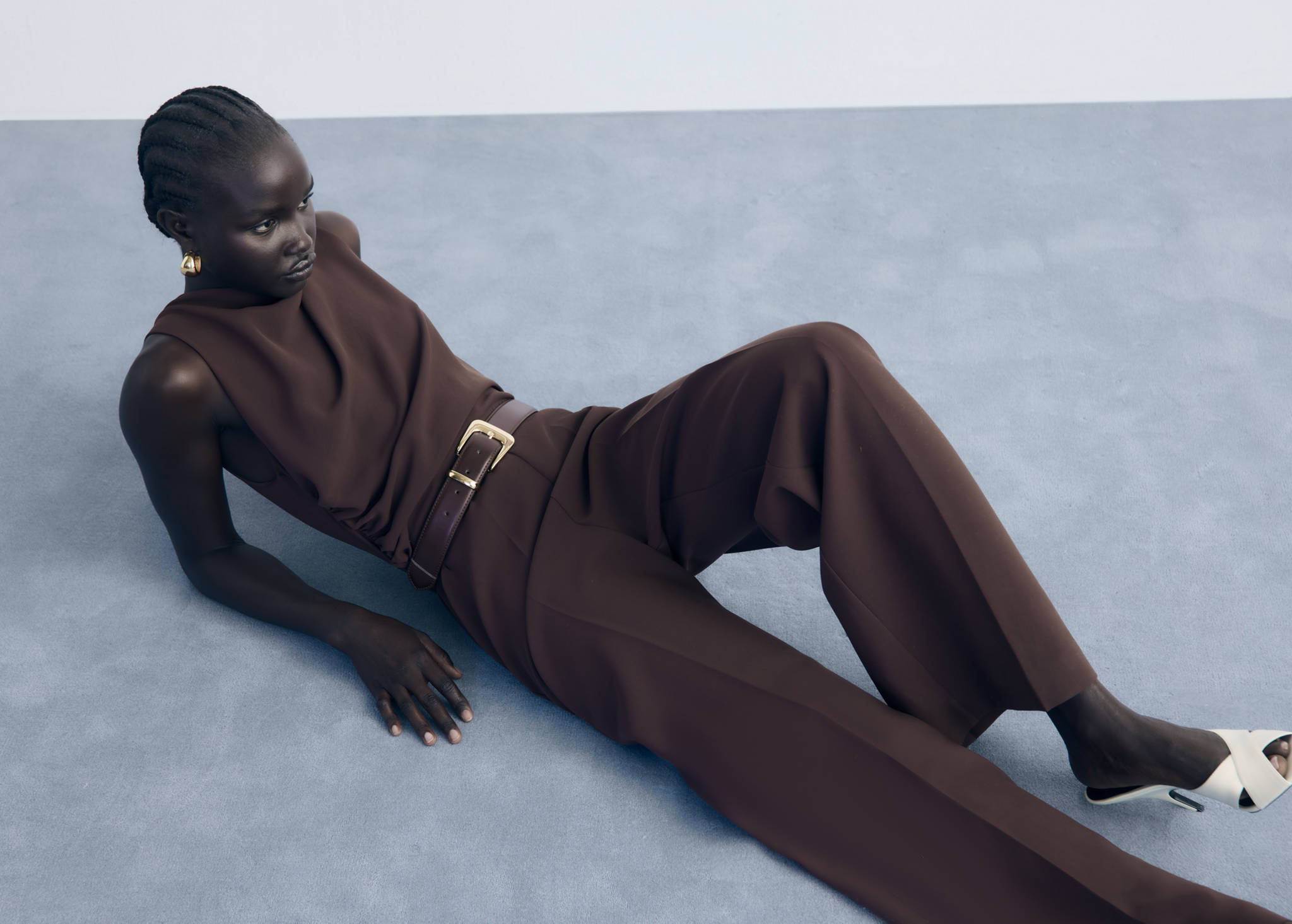 Lange jumpsuit met gedrapeerde hals en ceintuur - Panoramische tekening