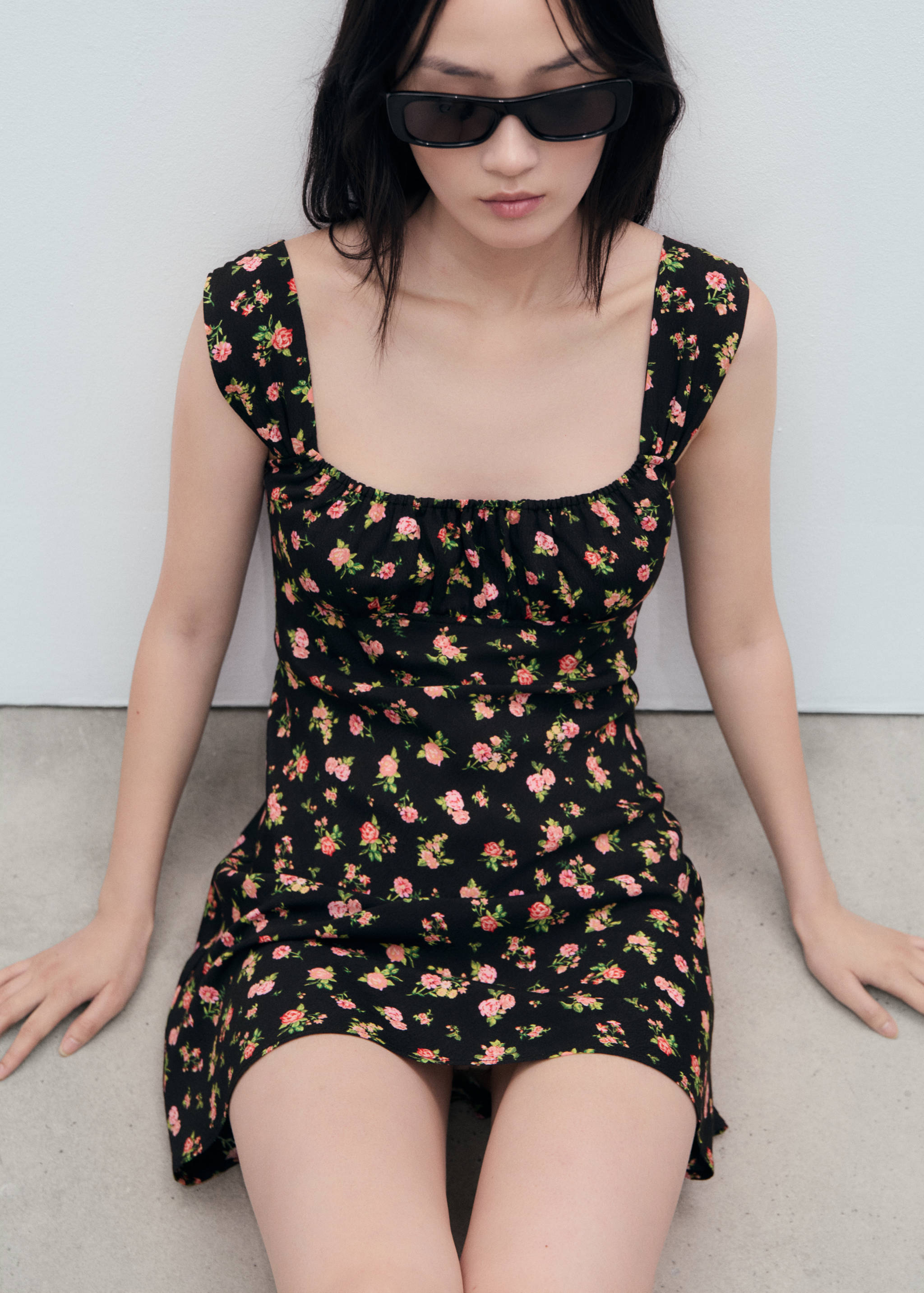 Gathered neckline dress - Details of the article 3